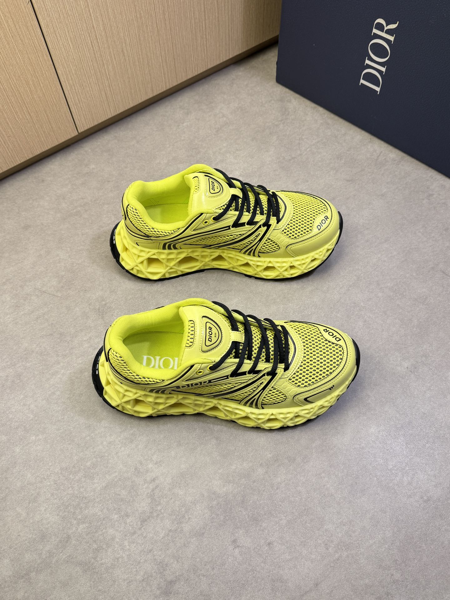 NO:274771,【Dior】Dior - High-end quality original single casual sports shoes - upper silk calfskin. High Zhoubo brand totem, brand net cloth, tongue plastic brand logo, heel high Zhoubo brand logo - Neil brand canvas - Original ultra-light TPR·rubber; two-color molded sole - Ultra-high quality control·fine workmanship highlighting (high-end, noble, grade) -Size 39-44 (38, 45, 46, custom made)·DR03858,,dior,dior,sneakers,cowhide19860909【 Dior】迪奥 -高端品质 原单休闲运动鞋 -鞋面丝绸小牛皮.高周波品牌图腾、品牌网布布匹、鞋舌塑胶品牌logo、后跟高周波品牌Logo -内里品牌帆布 -原版超轻TPR·橡胶；双色成型大底 -超高品控·做工精细凸显(高端·贵气·档次) -Size 39-44（38、45、46,可订做)·DR03858,,dior,dior,sneakers,cowhide,Men's shoes