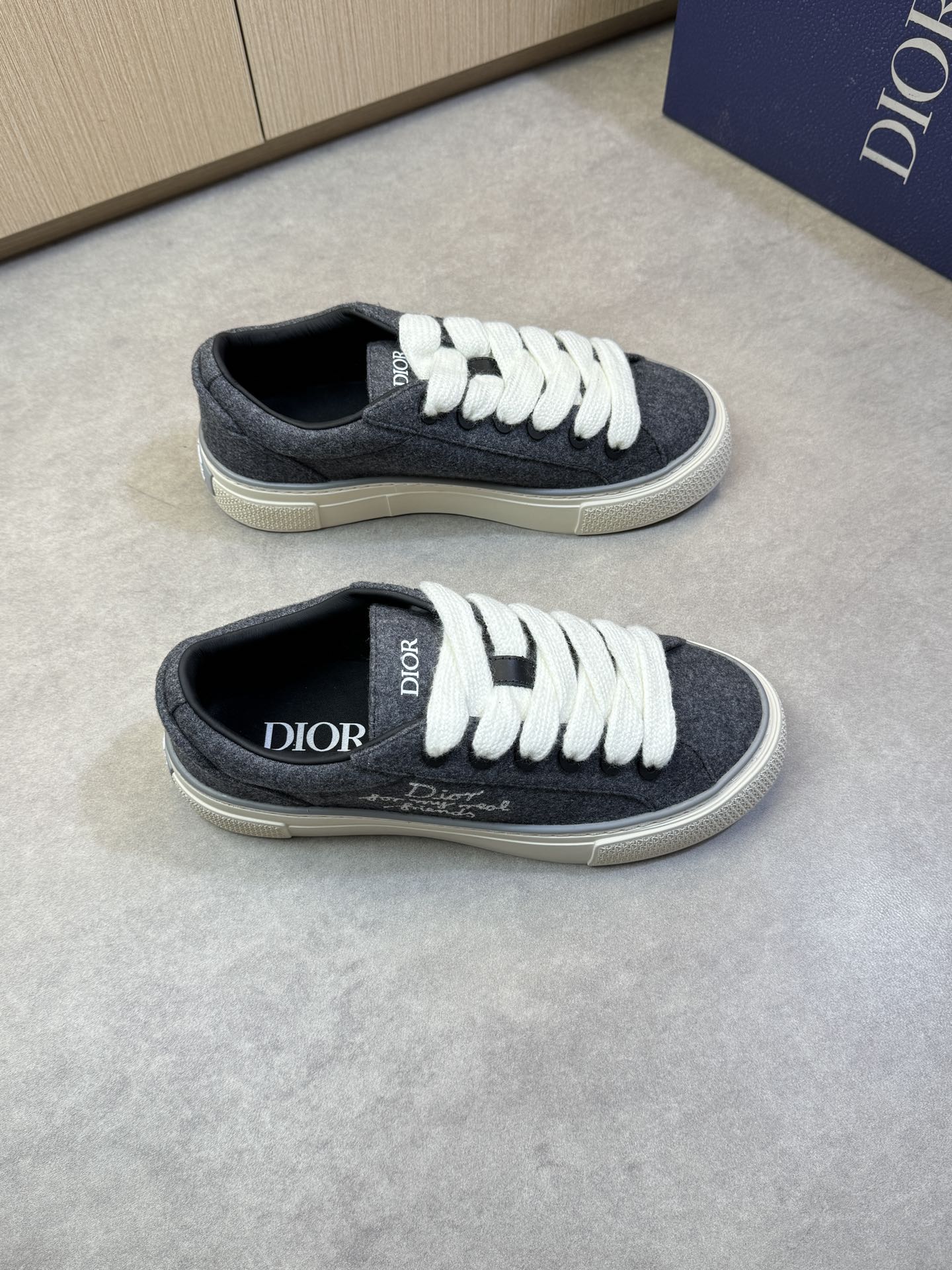 NO:274867,【Dior】Dior - High-end quality Original single casual sports shoes - Upper brand totem knitted cloth, shoe body embroidery brand logo, shoe tongue; Silk-printed high Zhoubo brand logo - Inner water dye cowhide, foot pad; Brand canvas - Original ultra-light TPR·rubber; molded outsole - Ultra-high quality control·fine workmanship highlight (high-end·noble·grade) -Size 39-44 (38, 45, 46, custom made)·D9285,,dior,dior,cowhide19860909【 Dior】迪奥 -高端品质 原单休闲运动板鞋 -鞋面品牌图腾针织布匹、鞋身刺绣品牌Logo、鞋舌；丝印高周波品牌logo -内里水染牛皮,垫脚; 品牌帆布 -原版超轻TPR·橡胶；成型大底 -超高品控·做工精细凸显(高端·贵气·档次) -Size 39-44（38、45、46,可订做)·D9285,,dior,dior,cowhide,Men's shoes