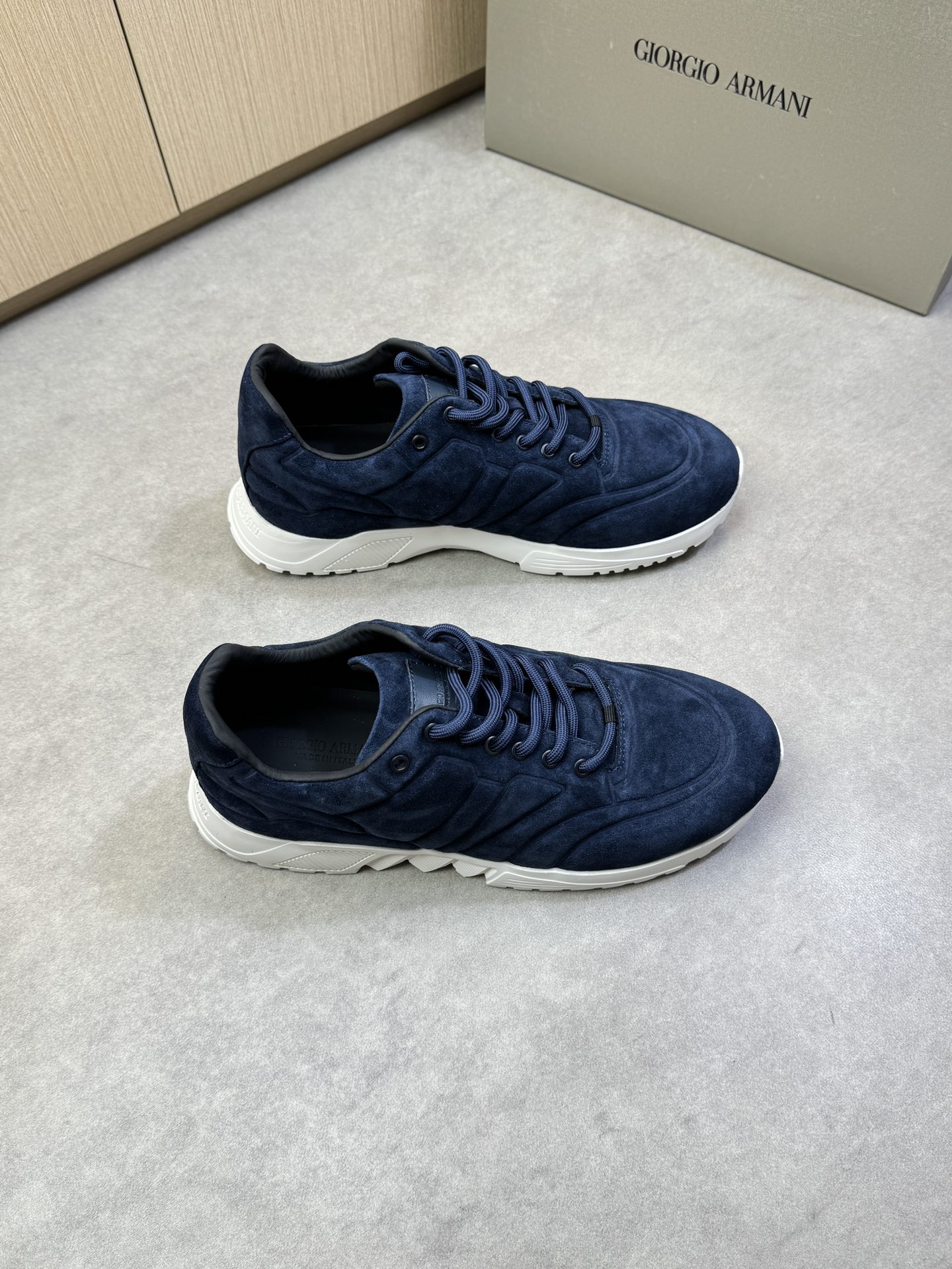 Giorgio Armani Men's Nappa Leather Sneakers - Casual, Comfortable, and Stylish 2 i1743008603 5911 0