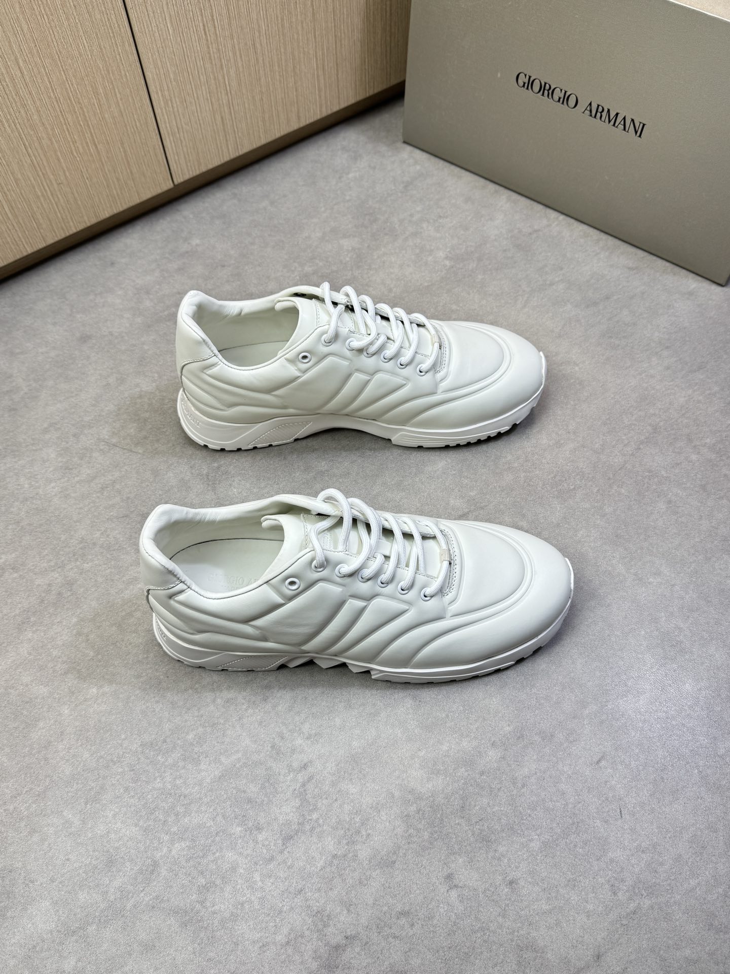 Giorgio Armani White Nappa Leather Sneakers With Embossed Logo - Size 39-44 1 Giorgio Armani White Nappa Leather Sneakers With Embossed Logo - Size 39-44