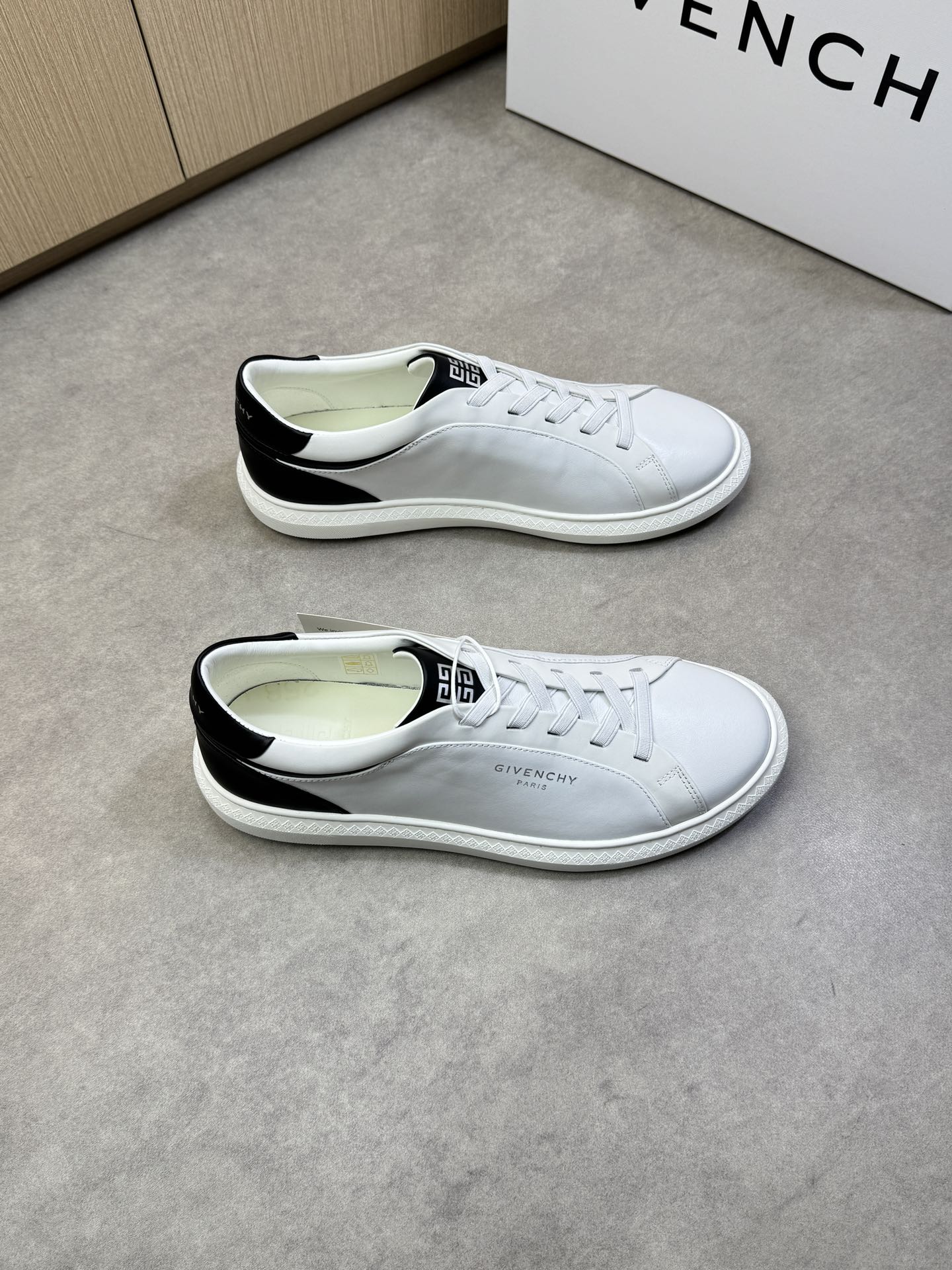 NO:275059,【GIVENCHY】Givenchy - High-end quality Original single - Upper; Napa calf leather, shoe body, tongue, heel; Silk-print brand logo - Inner water dyed cowhide - Outsole ultra-light TPR·rubber; Formed outsole - Ultra-high quality control·fine workmanship highlighted (high-end, noble, grade) -Size 39-44 (38,45, custom made)·G0137,, given, given, cowhide,19860909【GIVENCHY】纪梵希 -高端品质 原单 -鞋面；纳帕小牛皮、鞋身.鞋舌.后跟；丝印品牌logo -内里水染牛皮 -大底超轻TPR·橡胶; 成型大底 -超高品控·做工精细凸显(高端·贵气·档次) -Size 39-44（38,45,可订做)·G0137,,givenchy,givenchy,cowhide,Men's shoes