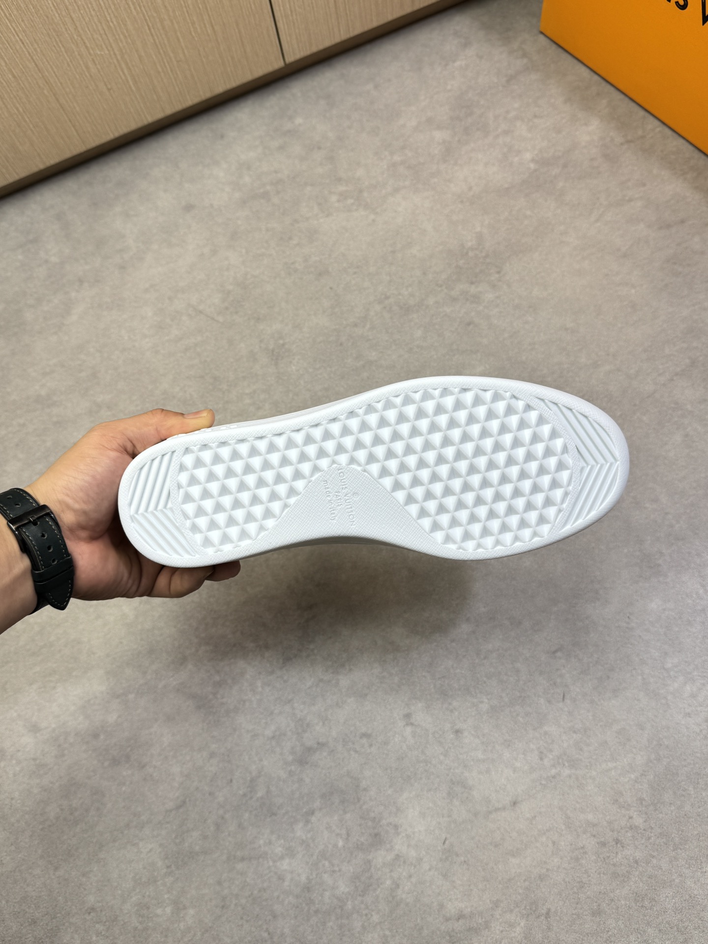 Louis Vuitton White Leather Casual Sneakers, Stylish & Comfortable Shoes 10 i1743011435 3550 8