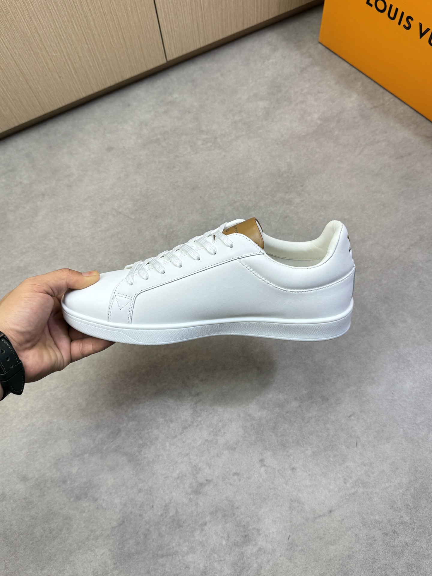 Louis Vuitton White Leather Casual Sneakers, Stylish & Comfortable Shoes 6 i1743011435 3960 4