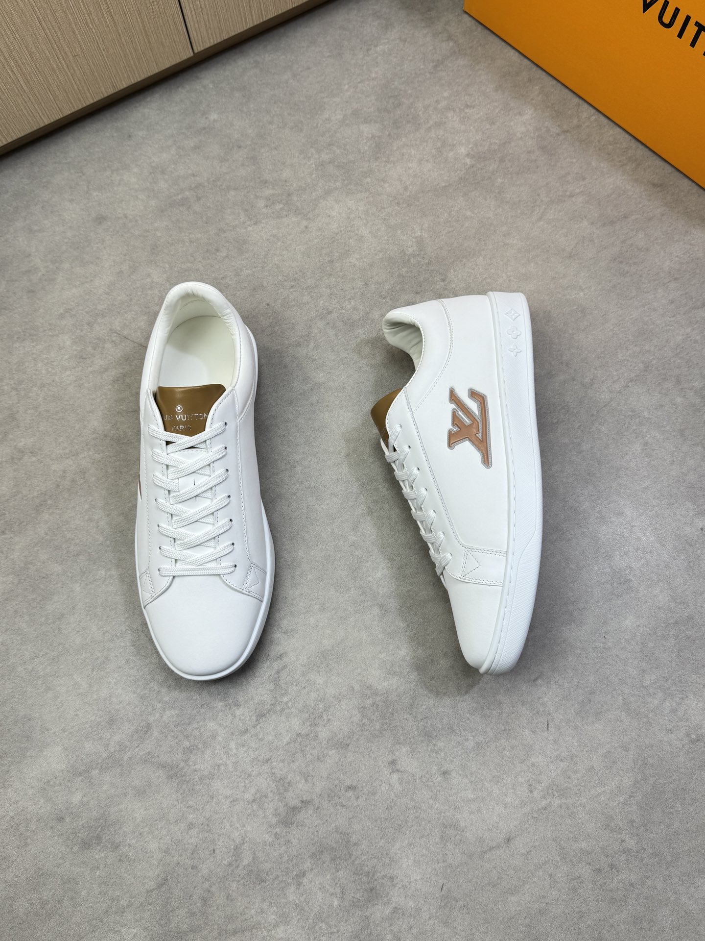 Louis Vuitton White Leather Casual Sneakers, Stylish & Comfortable Shoes 3 i1743011435 8436 1