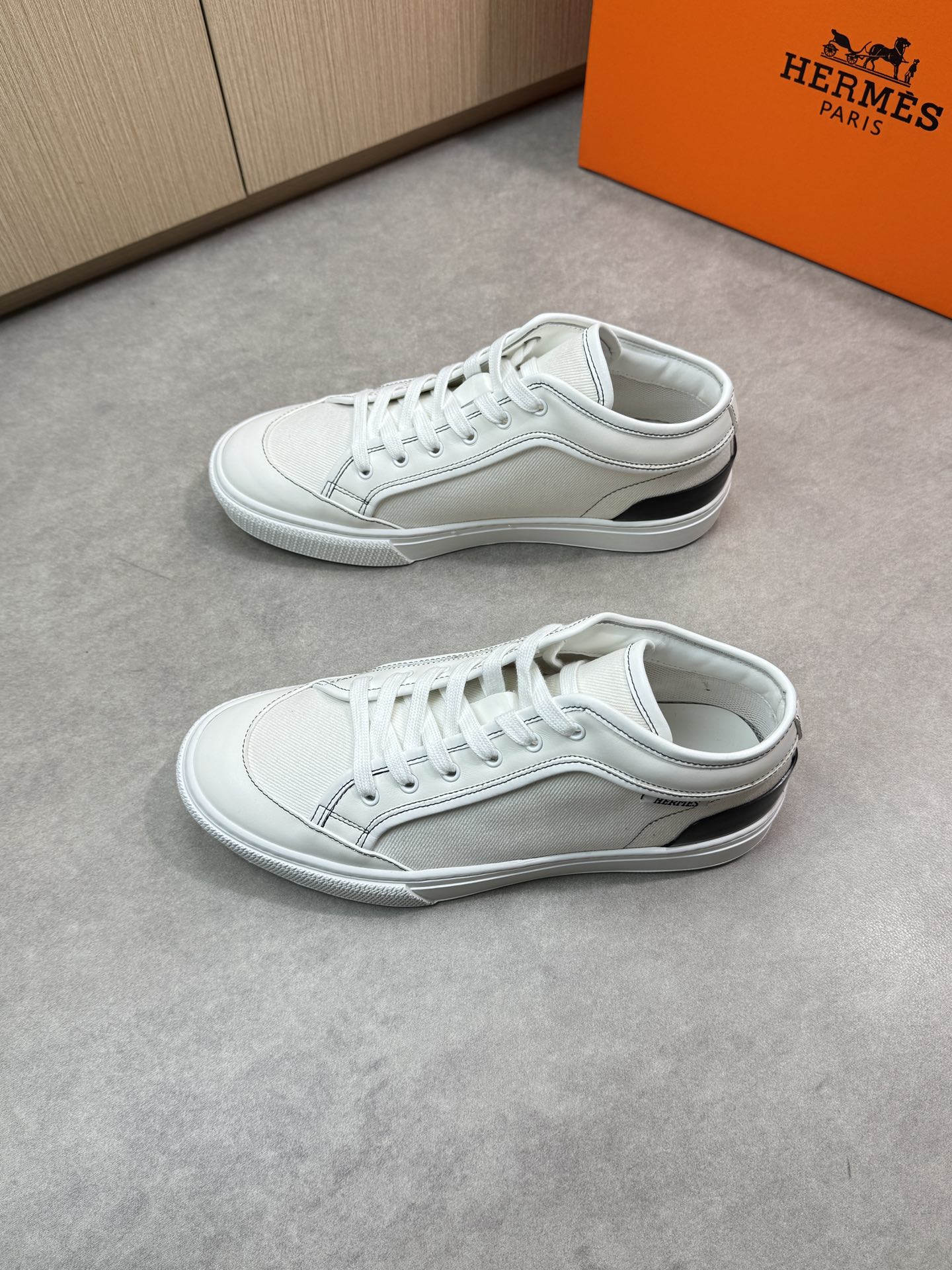 Hermes White Leather Sneakers for Men,Fashionable and Comfortable Shoes 4 i1743182606 2702 2