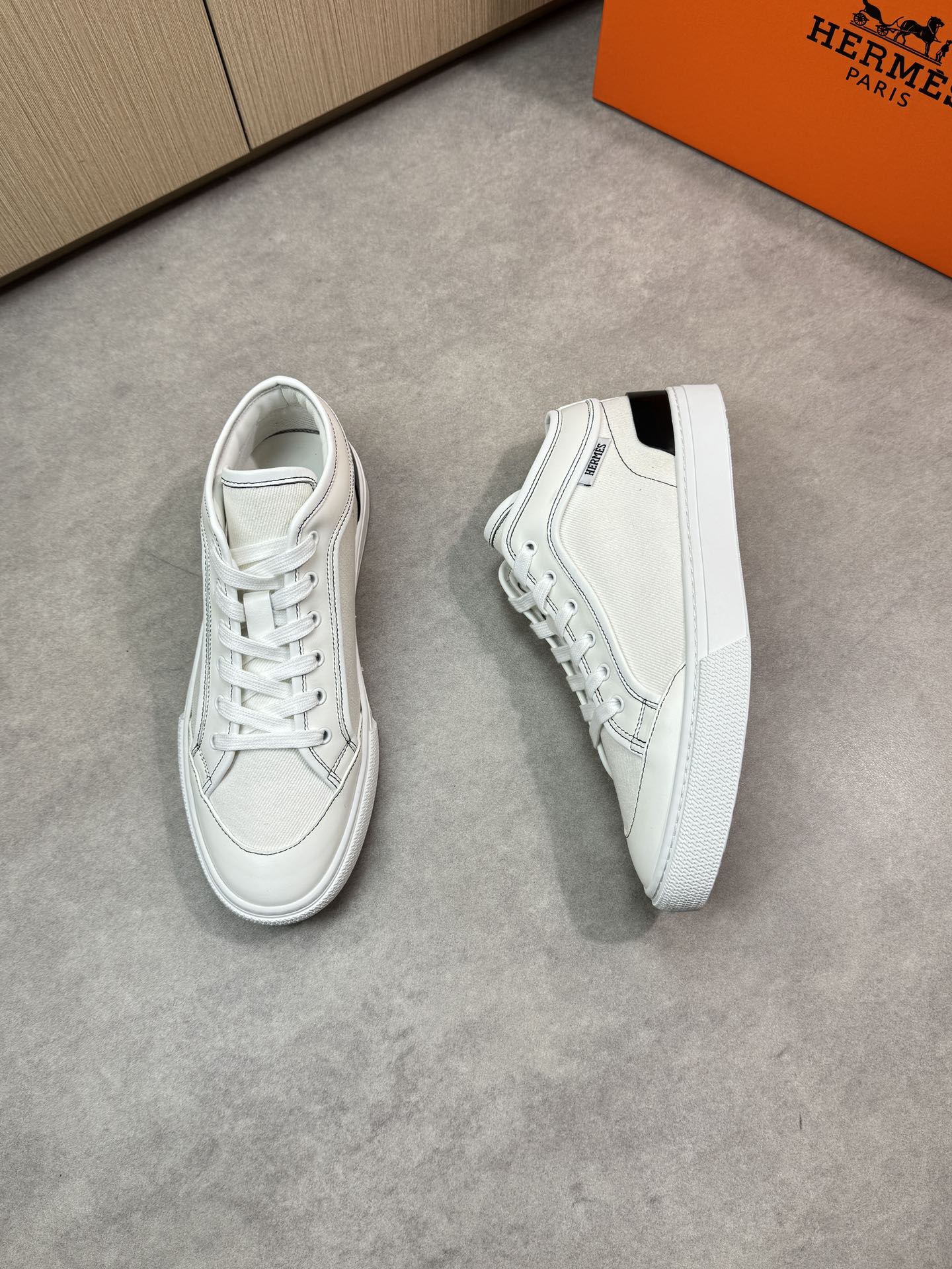 Hermes White Leather Sneakers for Men,Fashionable and Comfortable Shoes 3 i1743182606 3728 1