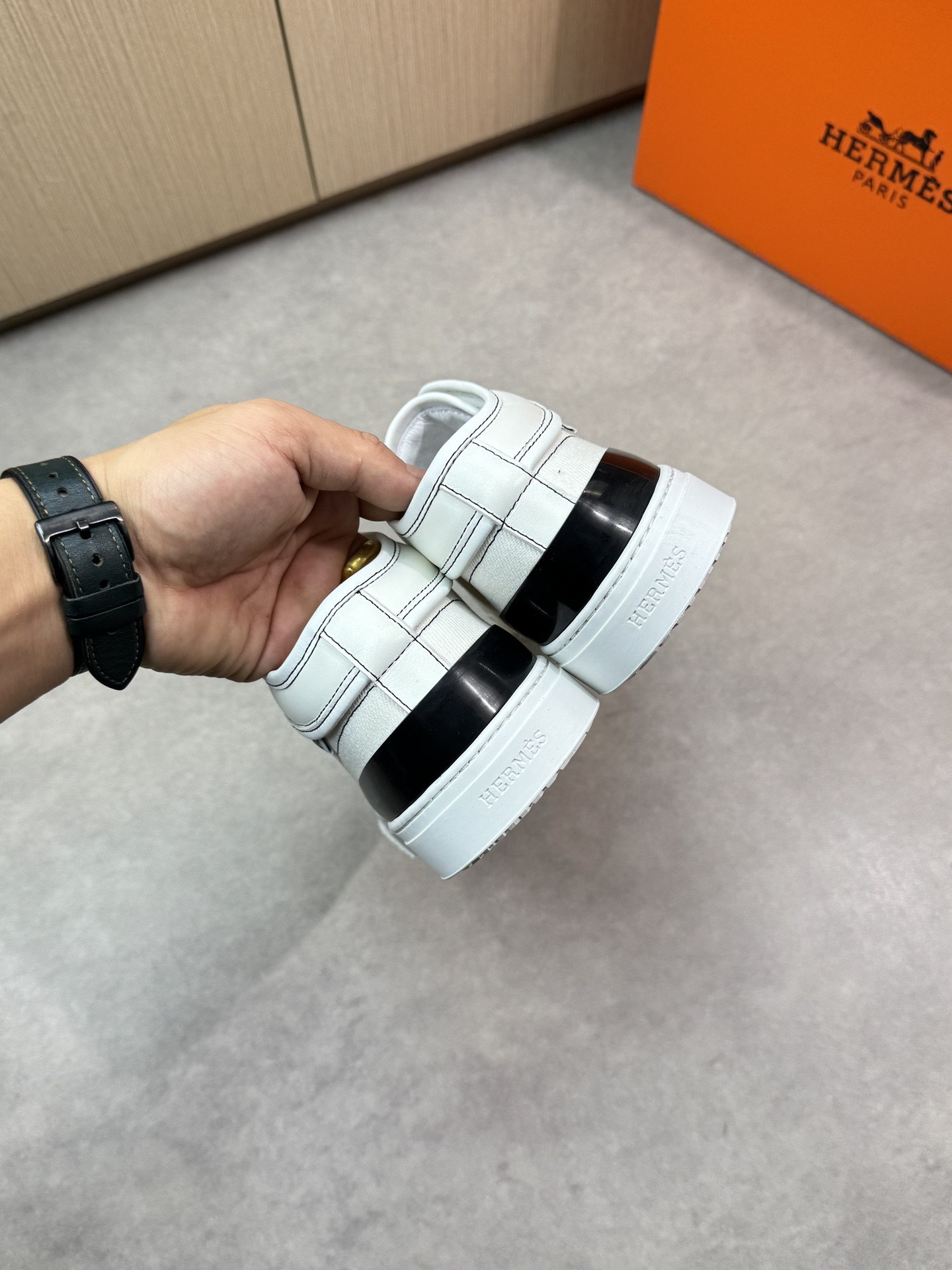 Hermes White Leather Sneakers for Men,Fashionable and Comfortable Shoes 9 i1743182606 5249 7