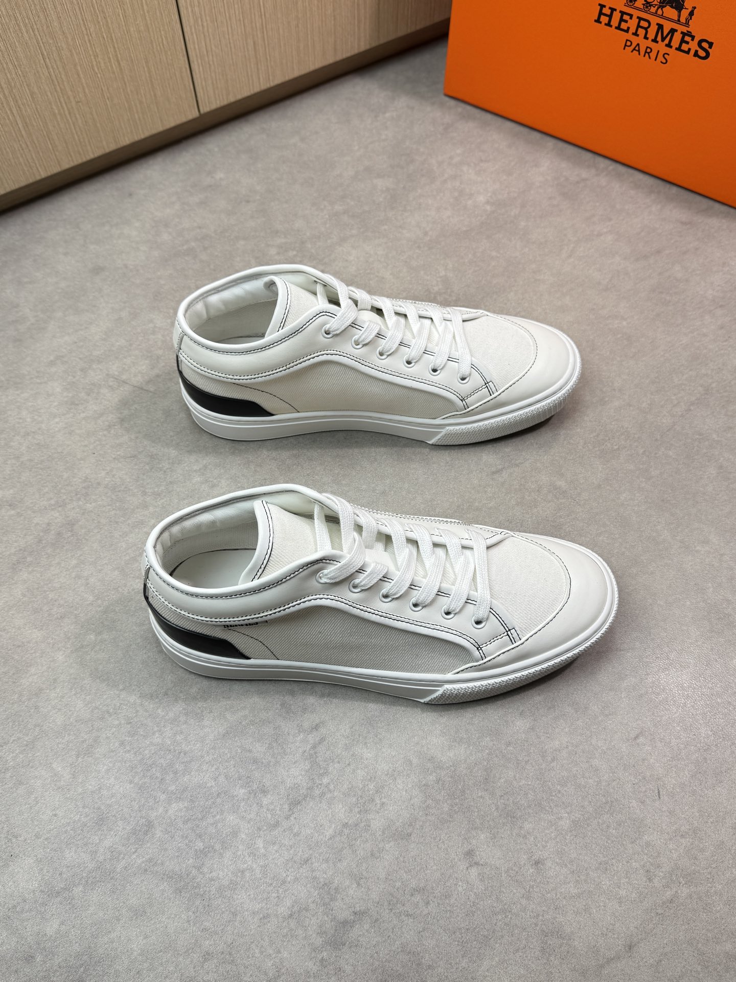 Hermes White Leather Sneakers for Men,Fashionable and Comfortable Shoes 2 i1743182606 852 0
