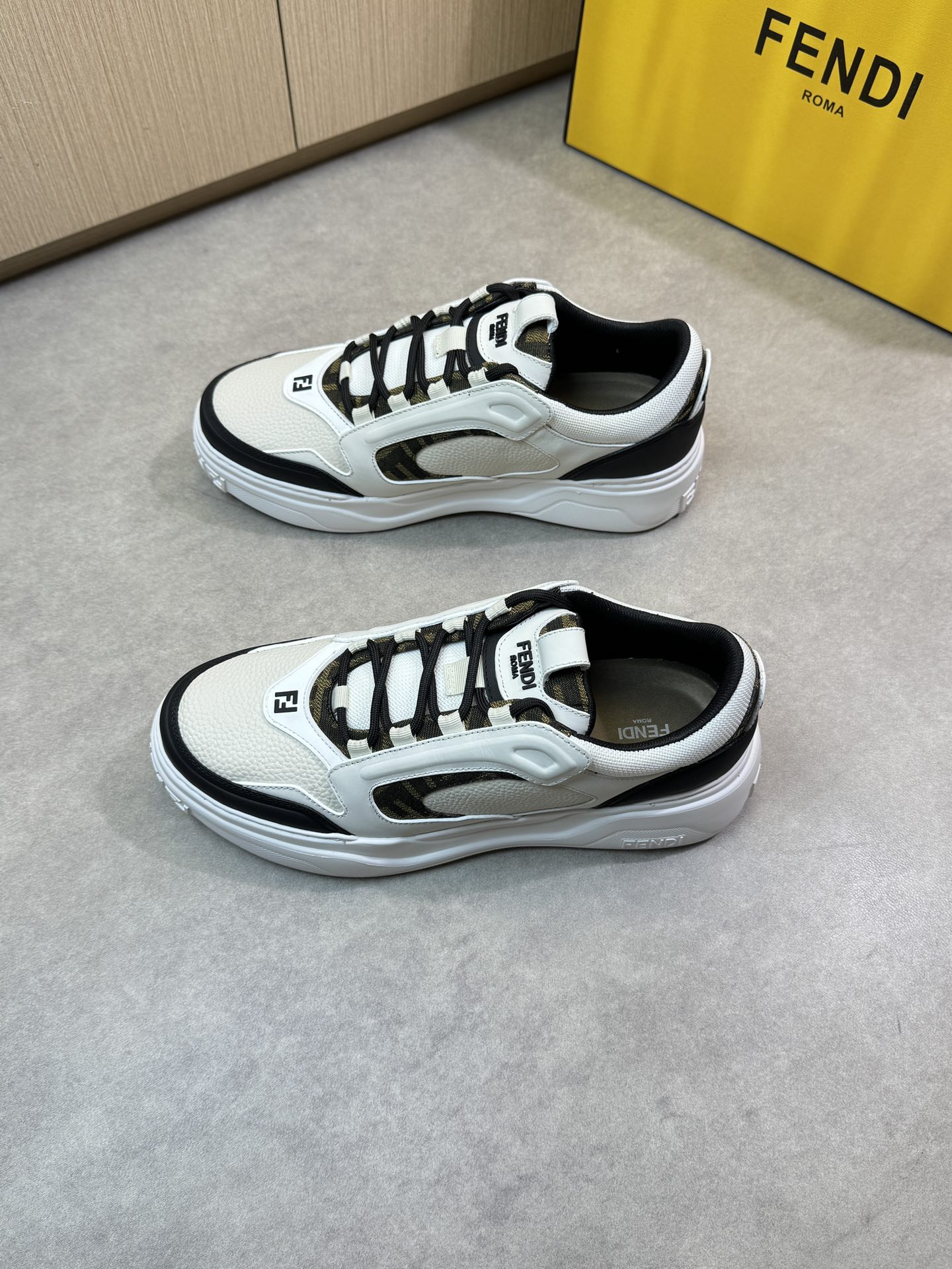 Fendi Men's White Leather Lace-up Sneakers Designer Casual Shoes 4 i1743184346 5495 2