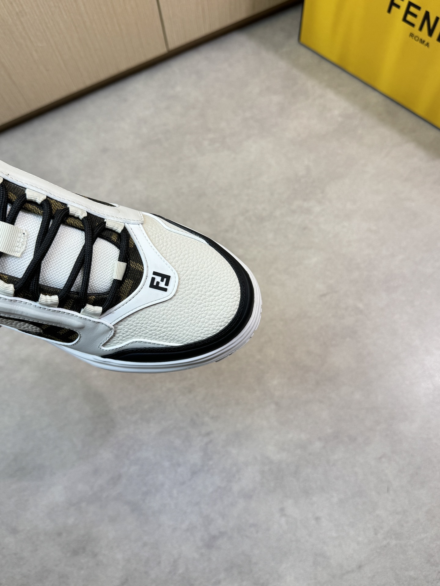 Fendi Men's White Leather Lace-up Sneakers Designer Casual Shoes 7 i1743184346 6865 5