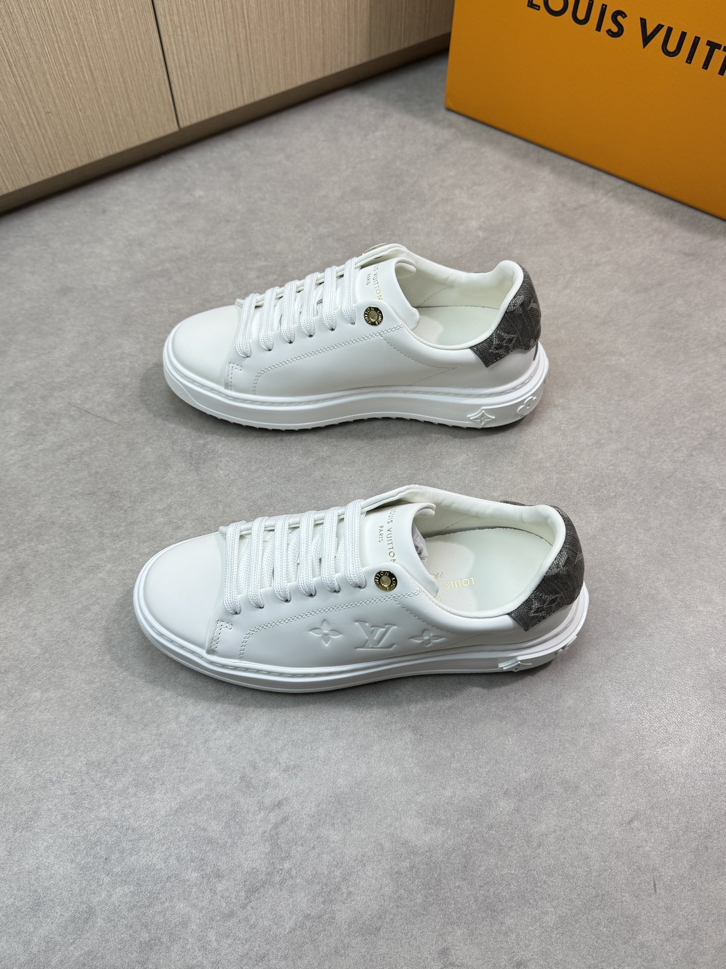 Louis Vuitton Nappa Leather Sneakers White Casual Shoes Size 35-44 4 i1743270929 4661 2