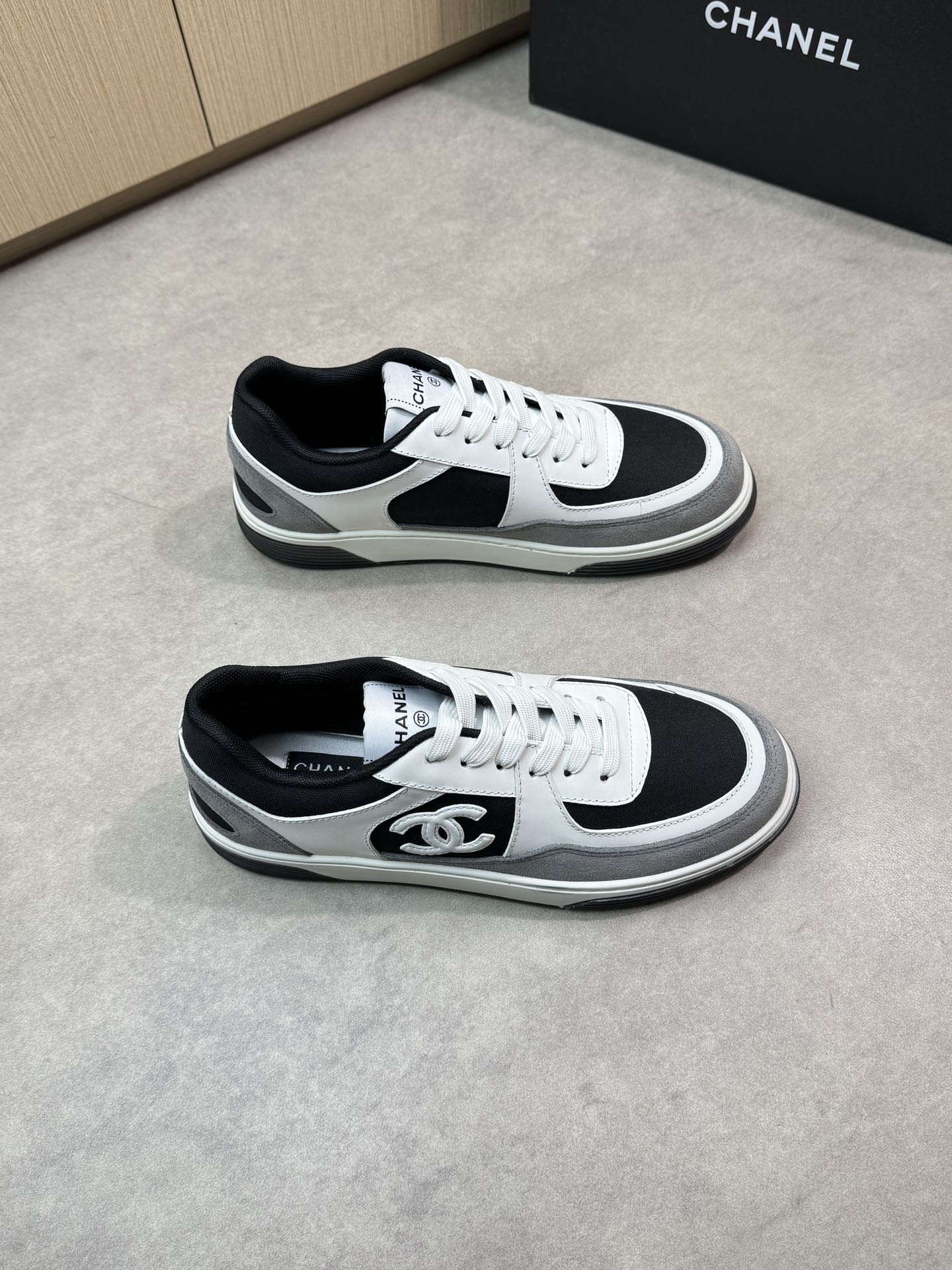 NO:275532,【CHANEL】Chanel - High-end quality Original single casual sports shoes - Upper Napa calfskin, reverse velvet calfskin, brand canvas - Neil brand canvas, footbed; Brand 3D canvas - Outsole ultralight TPU·rubber; Two-color molded outsole - Ultra-high quality control, fine workmanship highlighted (high-end, noble, grade) -Size 39-44 (38,45, custom made)·CN0186,,chanel,chanel,cowhide19860909【 CHANEL】香奈儿 -高端品质 原单休闲运动版鞋 -鞋面纳帕小牛皮、反绒小牛皮、品牌帆布 -内里品牌帆布,垫脚;品牌3D帆布 -大底超轻TPU·橡胶; 双色成型大底 -超高品控·做工精细凸显(高端·贵气·档次) -Size 39-44（38,45,可订做)·CN0186,,chanel,chanel,cowhide,Men's shoes