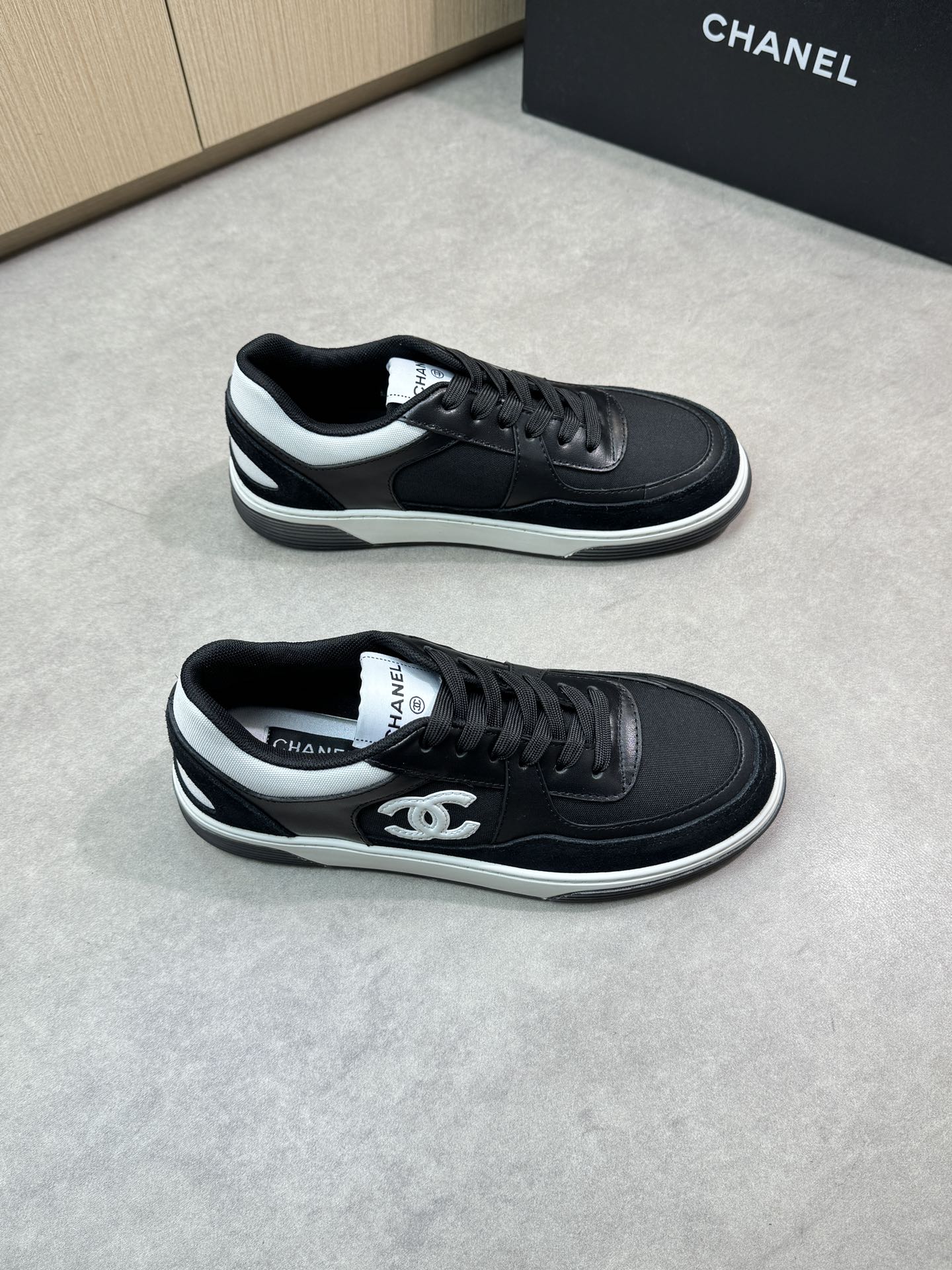 NO:275534,【CHANEL】Chanel - High-end quality Original single casual sports version shoes - Upper Napa calfskin, reverse velvet calfskin, brand canvas, shoe body sewing brand totem - Neli brand canvas, footbed; Brand 3D canvas - Outsole ultra-light TPU·rubber; Two-color molded outsole - Ultra-high quality control, fine workmanship highlighted (high-end, noble, grade) -Size 39-44 (38,45, custom made)·CN0186,,chanel,chanel,cowhide19860909【 CHANEL】香奈儿 -高端品质 原单休闲运动版鞋 -鞋面纳帕小牛皮、反绒小牛皮、品牌帆布、鞋身车缝品牌图腾 -内里品牌帆布,垫脚;品牌3D帆布 -大底超轻TPU·橡胶; 双色成型大底 -超高品控·做工精细凸显(高端·贵气·档次) -Size 39-44（38,45,可订做)·CN0186,,chanel,chanel,cowhide,Men's shoes