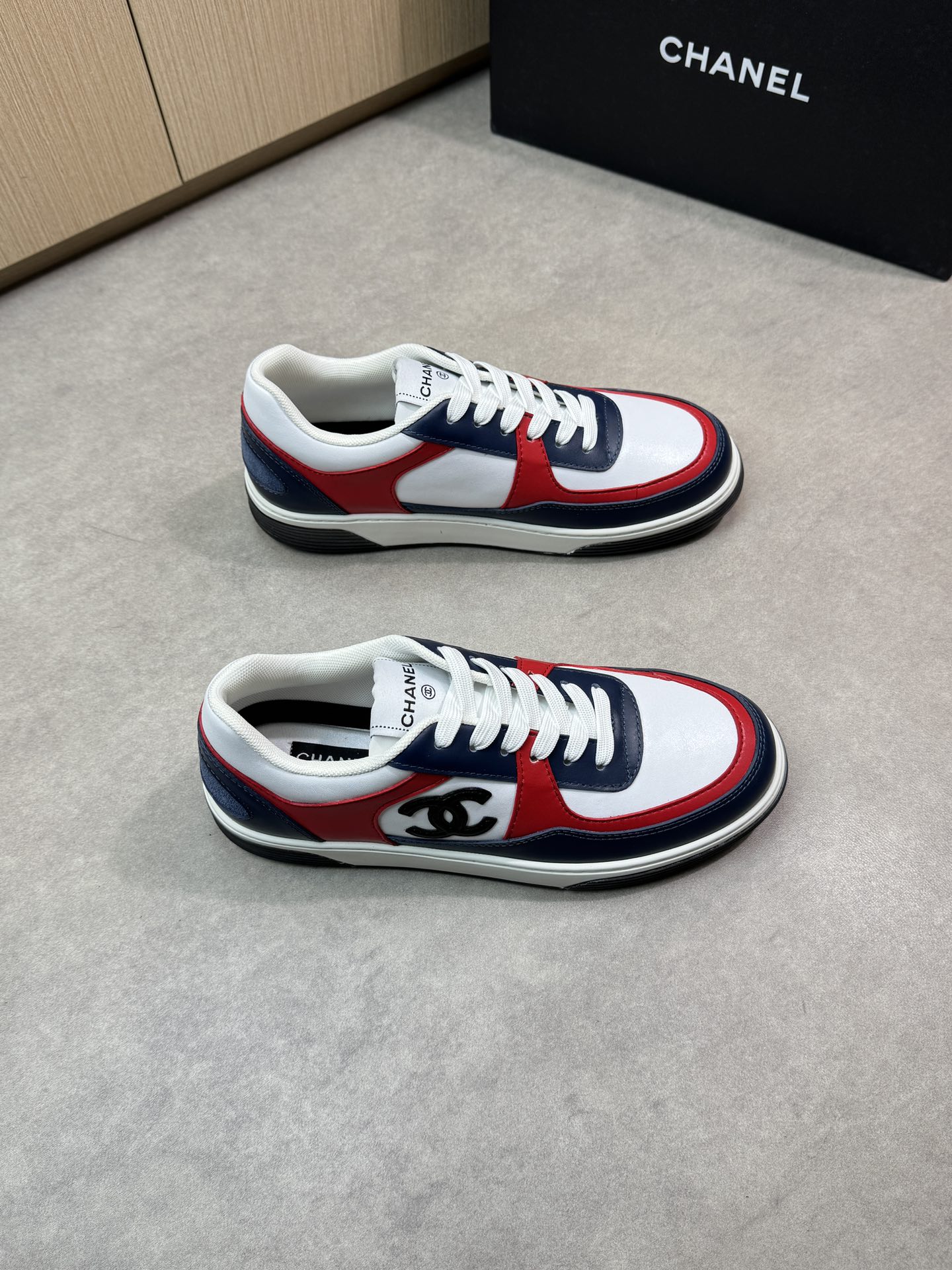 NO:275536,【CHANEL】Chanel - High-end quality Original single casual sports version shoes - Upper Napa calfskin, reverse velvet calfskin, shoe body sewing brand totem - Neli brand canvas, foot pads; Brand 3D canvas - Outsole ultra-light TPU·rubber; Two-color molded outsole - Ultra-high quality control, fine workmanship highlighted (high-end, noble, grade) -Size 39-44 (38,45, custom made)·CN0186,,chanel,chanel,cowhide19860909【 CHANEL】香奈儿 -高端品质 原单休闲运动版鞋 -鞋面纳帕小牛皮、反绒小牛皮、鞋身车缝品牌图腾 -内里品牌帆布,垫脚;品牌3D帆布 -大底超轻TPU·橡胶; 双色成型大底 -超高品控·做工精细凸显(高端·贵气·档次) -Size 39-44（38,45,可订做)·CN0186,,chanel,chanel,cowhide,Men's shoes