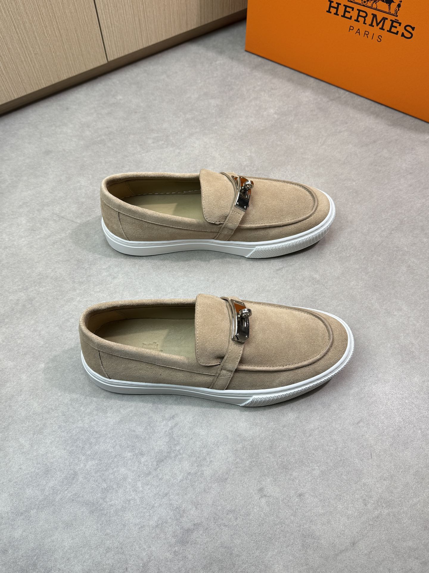 Hermes Men's Premium Leather Loafers with Metal Buckle - Casual Style 1 Hermes Men's Premium Leather Loafers with Metal Buckle - Casual Style