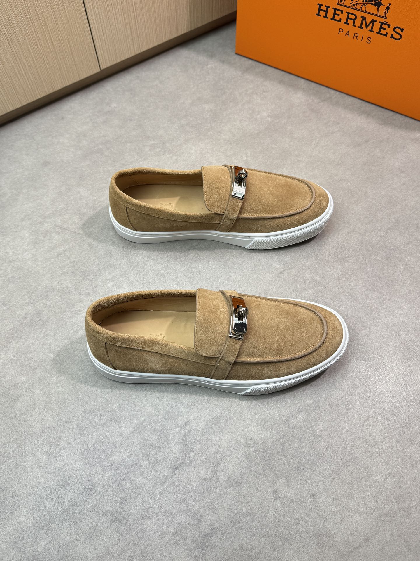 Hermes Men's Casual Loafers Suede Leather with Metal Buckle, Beige ,Size 38-44 2 i1743354721 9706 0