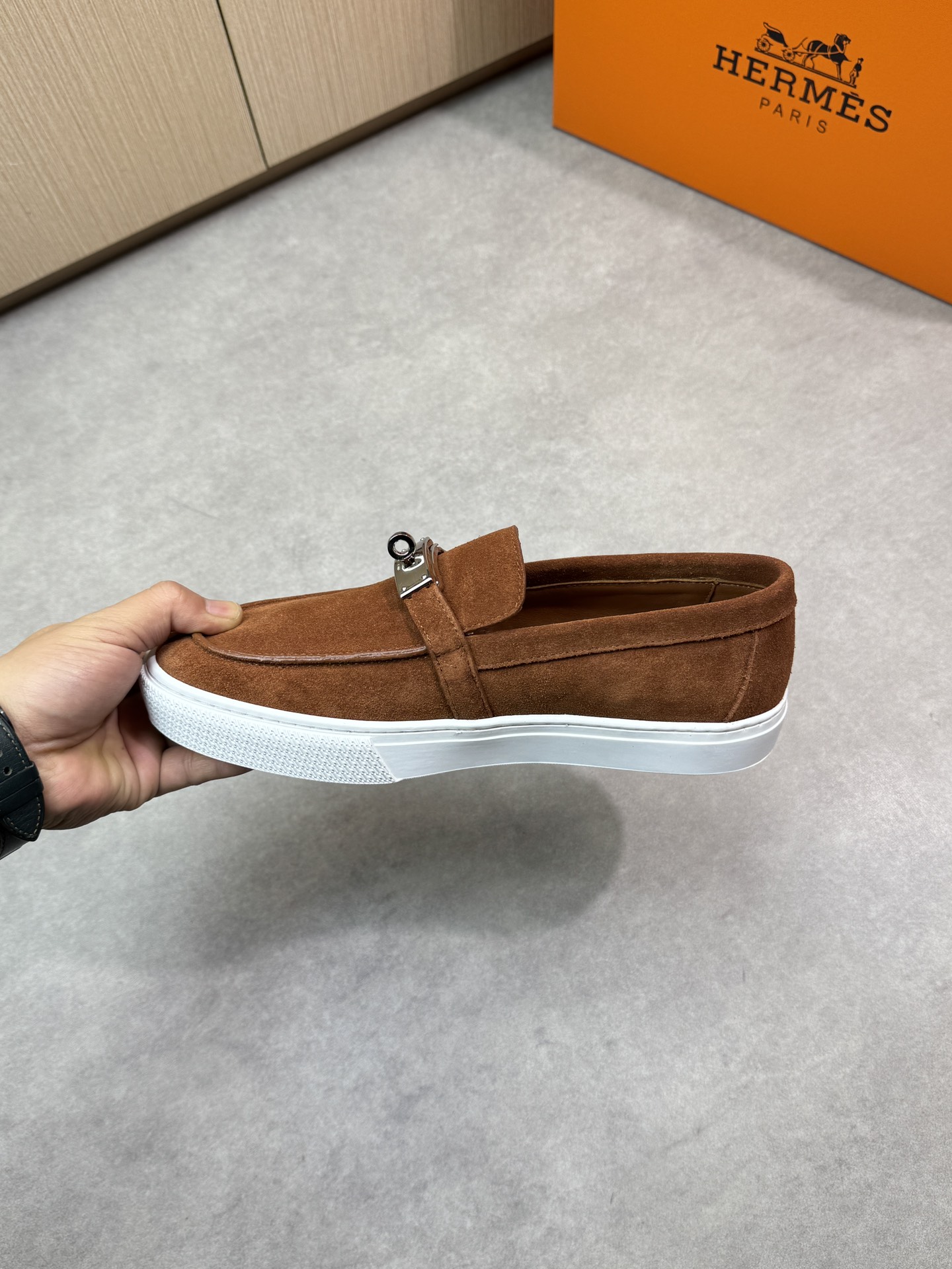 Hermès Men's Suede Casual Loafers with Metal Buckle - Premium Quality 6 i1743354748 1299 4