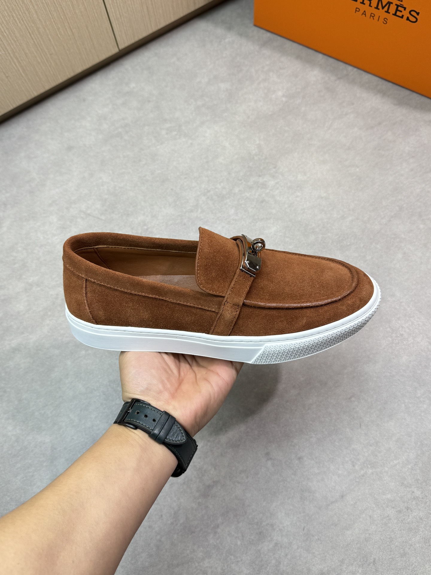 Hermès Men's Suede Casual Loafers with Metal Buckle - Premium Quality 5 i1743354748 3157 3