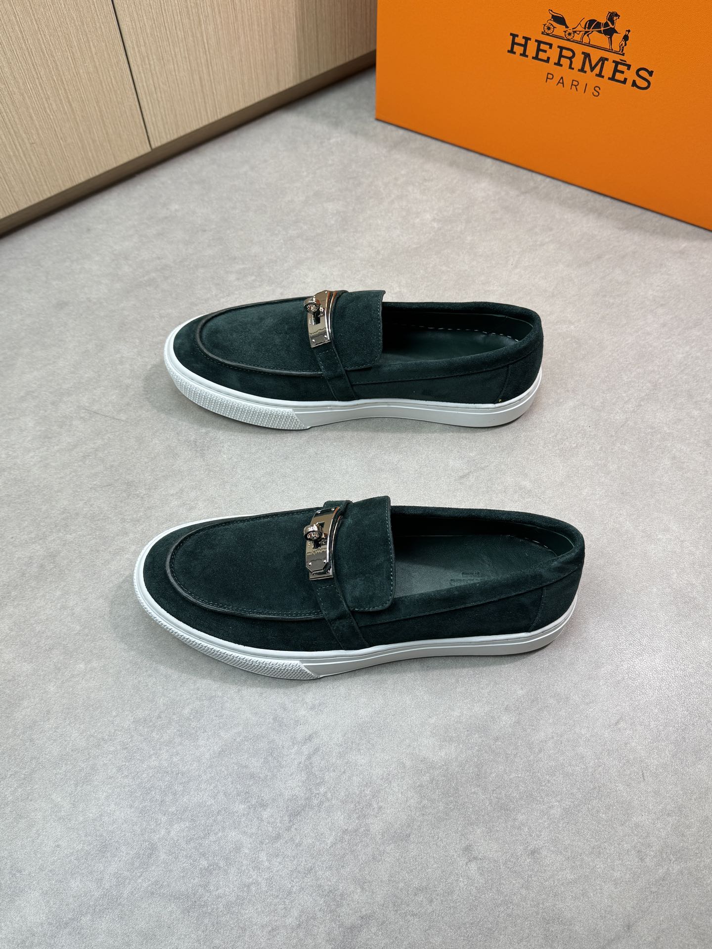 Hermès Premium Leather Sneakers with Metal Buckle Accent, Emerald Green 4 i1743354779 3702 2