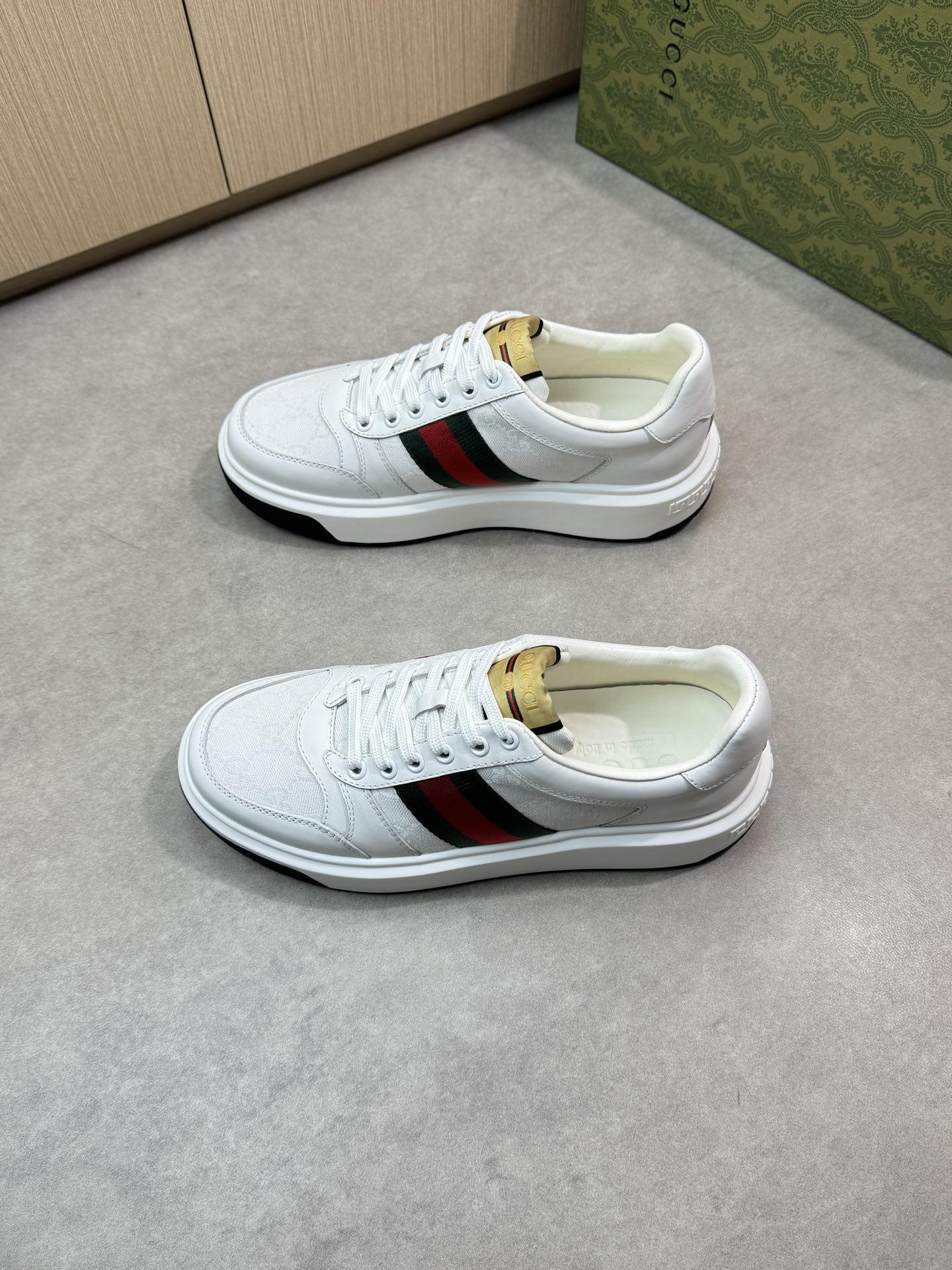 Gucci Leather Sneakers with Signature Web Stripe - Stylish & Comfortable 4 i1743355934 4684 2