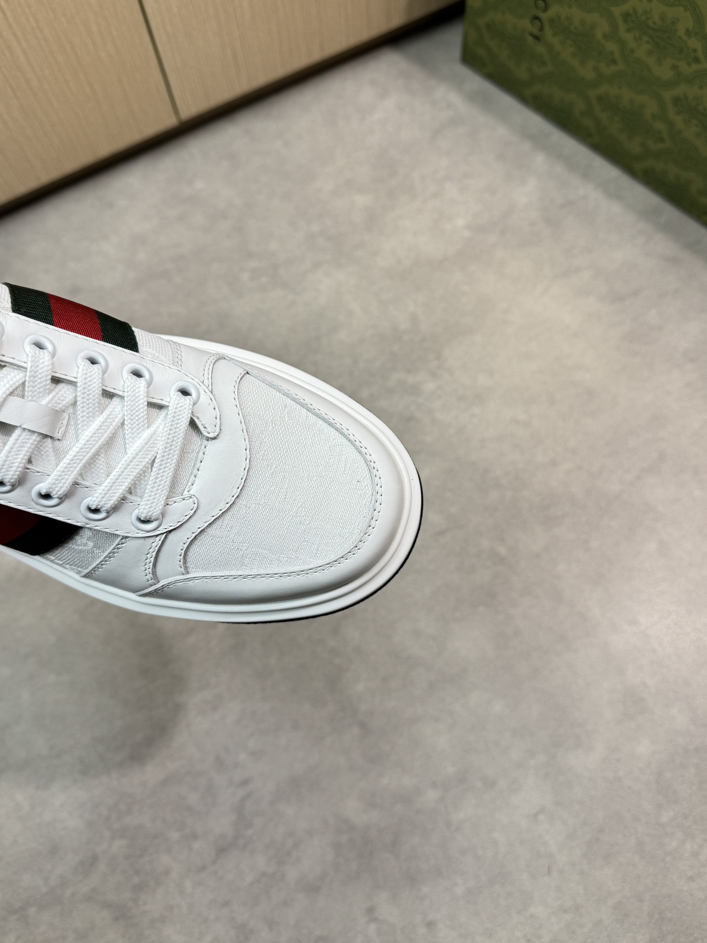 Gucci Leather Sneakers with Signature Web Stripe - Stylish & Comfortable 7 i1743355934 4872 5