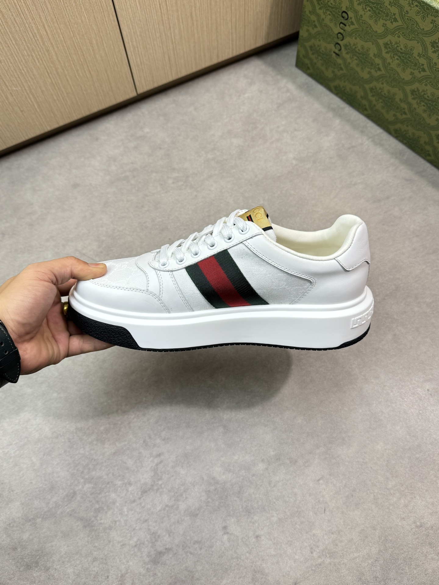 Gucci Leather Sneakers with Signature Web Stripe - Stylish & Comfortable 6 i1743355934 5047 4