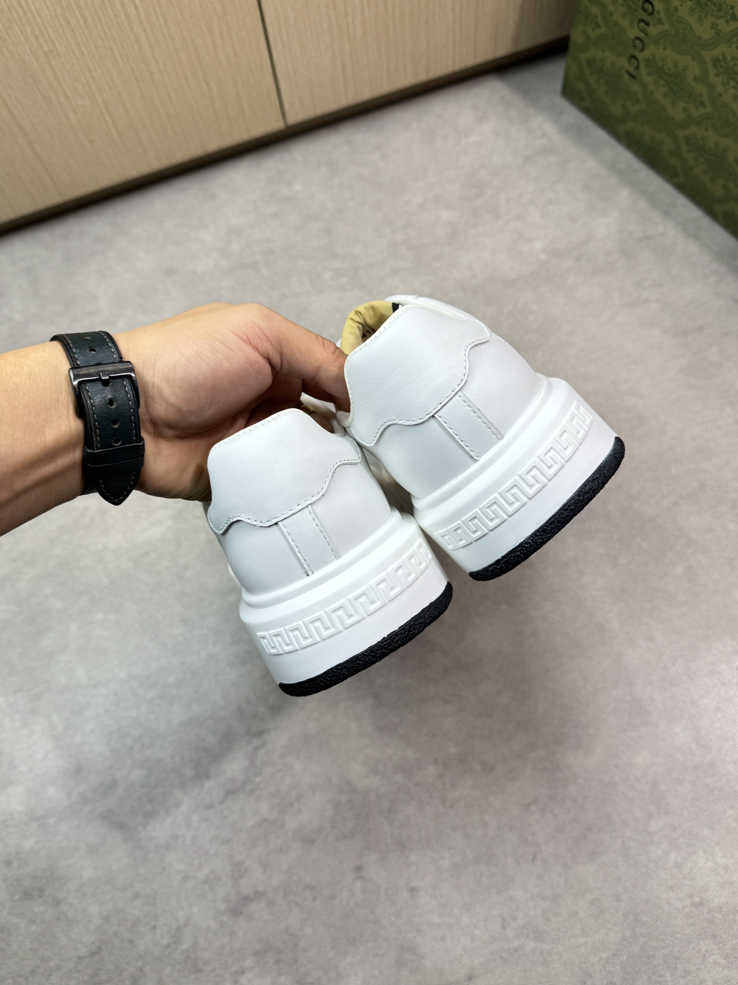 Gucci Leather Sneakers with Signature Web Stripe - Stylish & Comfortable 9 i1743355934 7510 7