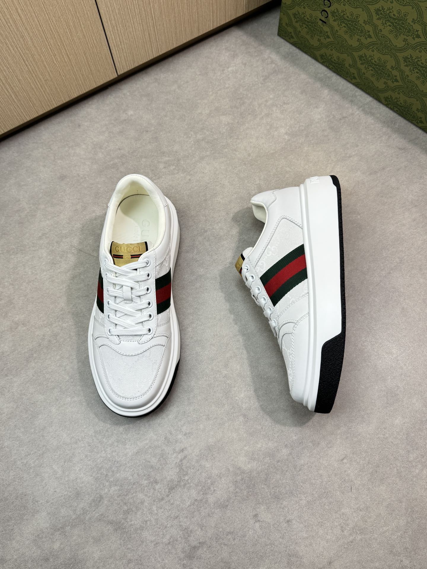 Gucci Leather Sneakers with Signature Web Stripe - Stylish & Comfortable 3 i1743355934 9635 1