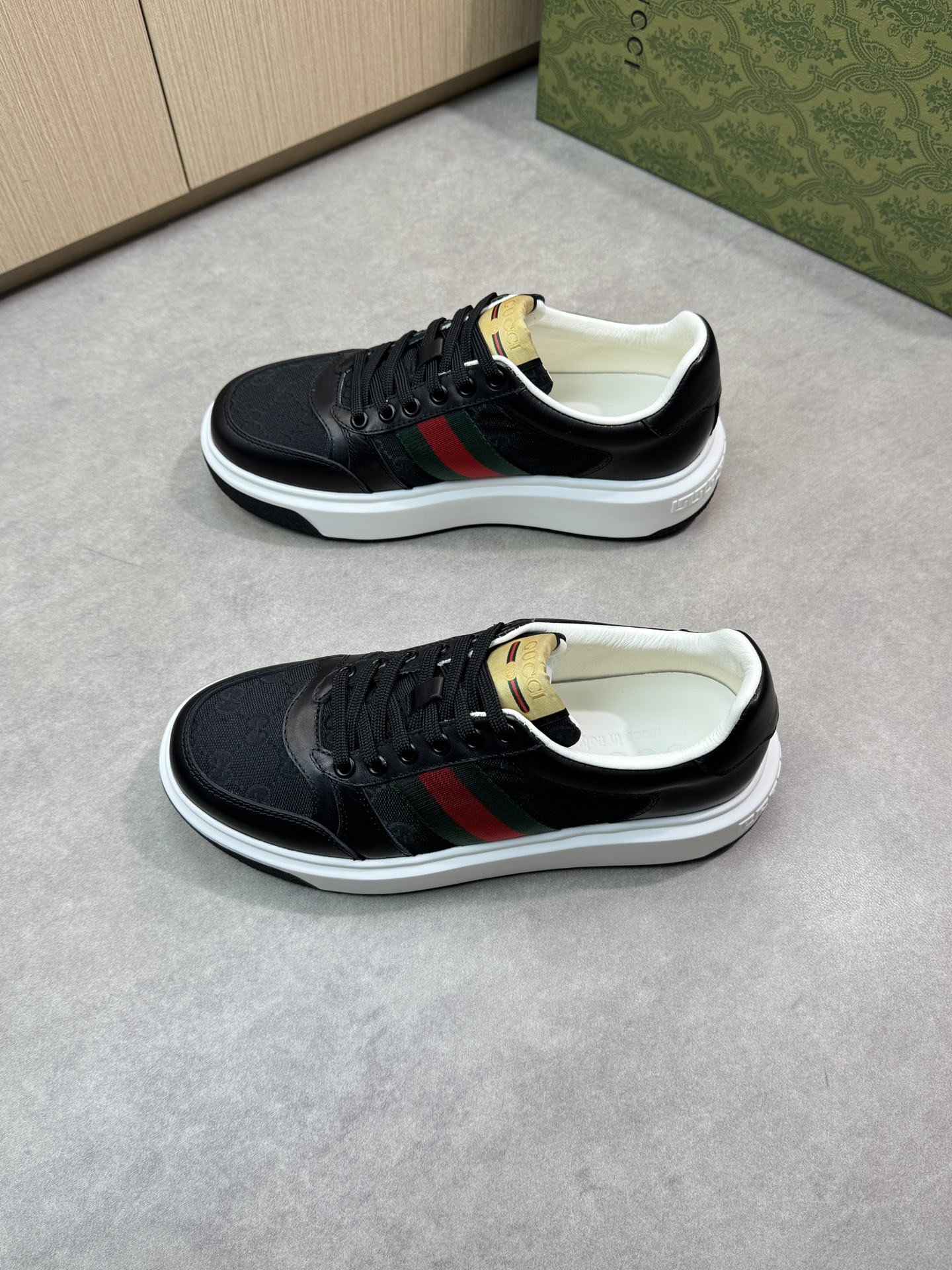 Gucci Leather Sneakers for Men: Stylish, Comfortable, and High-Quality 4 i1743355951 2731 2