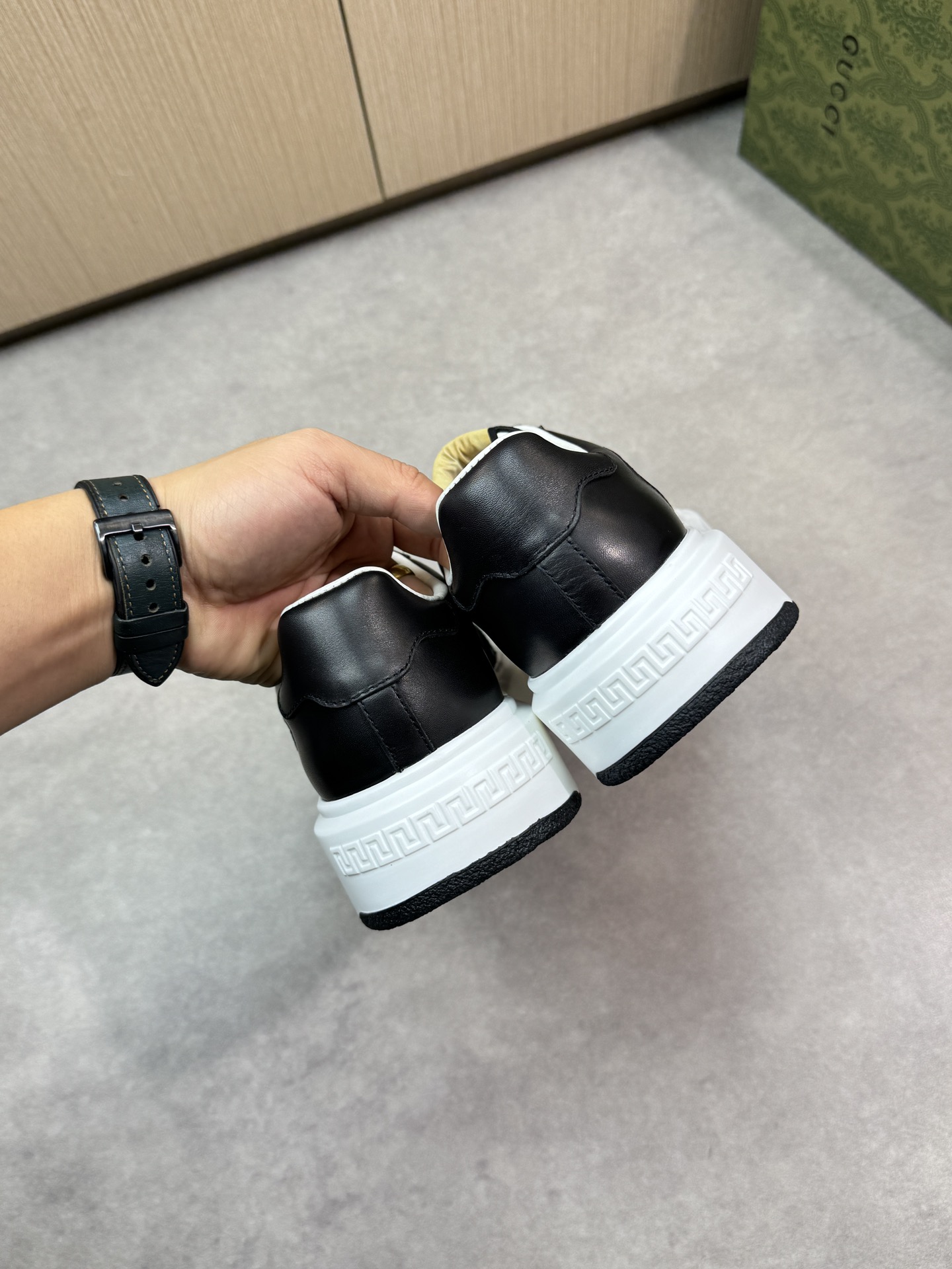 Gucci Leather Sneakers for Men: Stylish, Comfortable, and High-Quality 9 i1743355951 3425 7