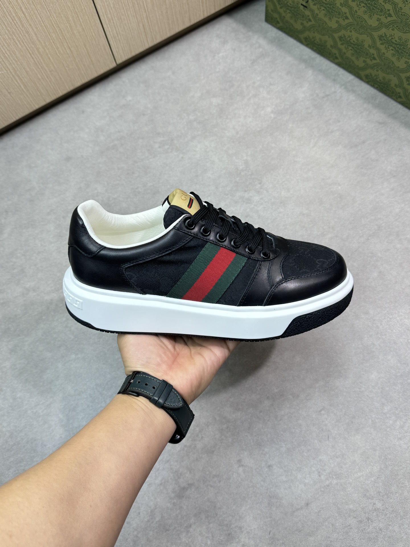 Gucci Leather Sneakers for Men: Stylish, Comfortable, and High-Quality 5 i1743355951 4666 3