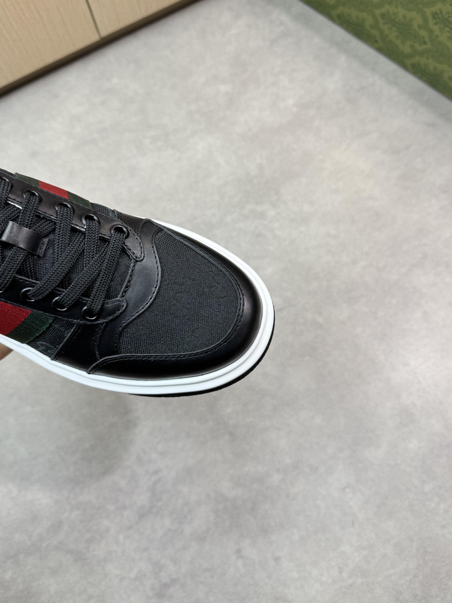 Gucci Leather Sneakers for Men: Stylish, Comfortable, and High-Quality 7 i1743355951 6821 5