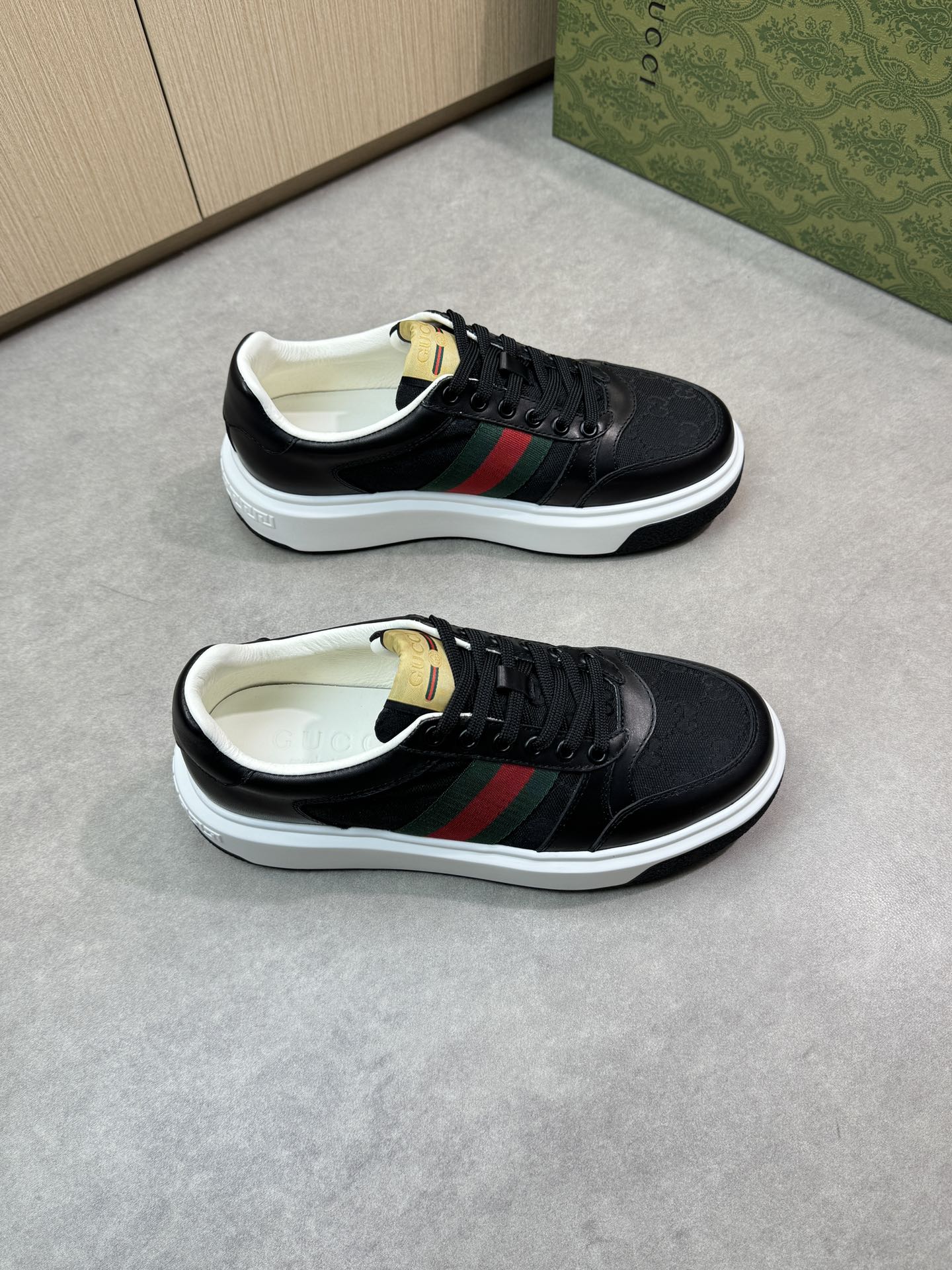 Gucci Leather Sneakers for Men: Stylish, Comfortable, and High-Quality 2 i1743355951 7178 0