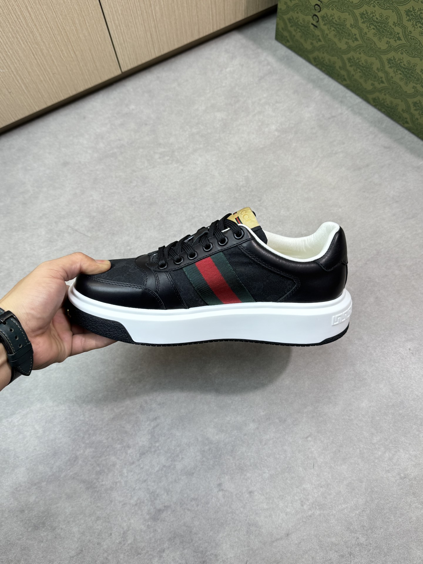 Gucci Leather Sneakers for Men: Stylish, Comfortable, and High-Quality 6 i1743355951 7212 4