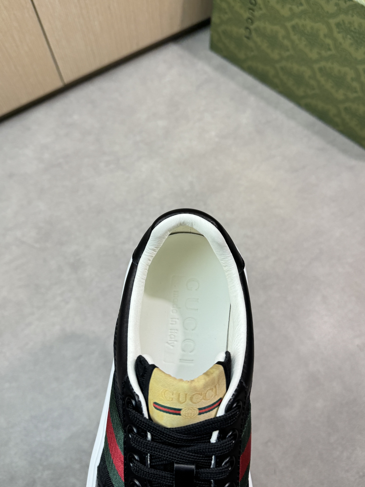 Gucci Leather Sneakers for Men: Stylish, Comfortable, and High-Quality 8 i1743355951 8020 6