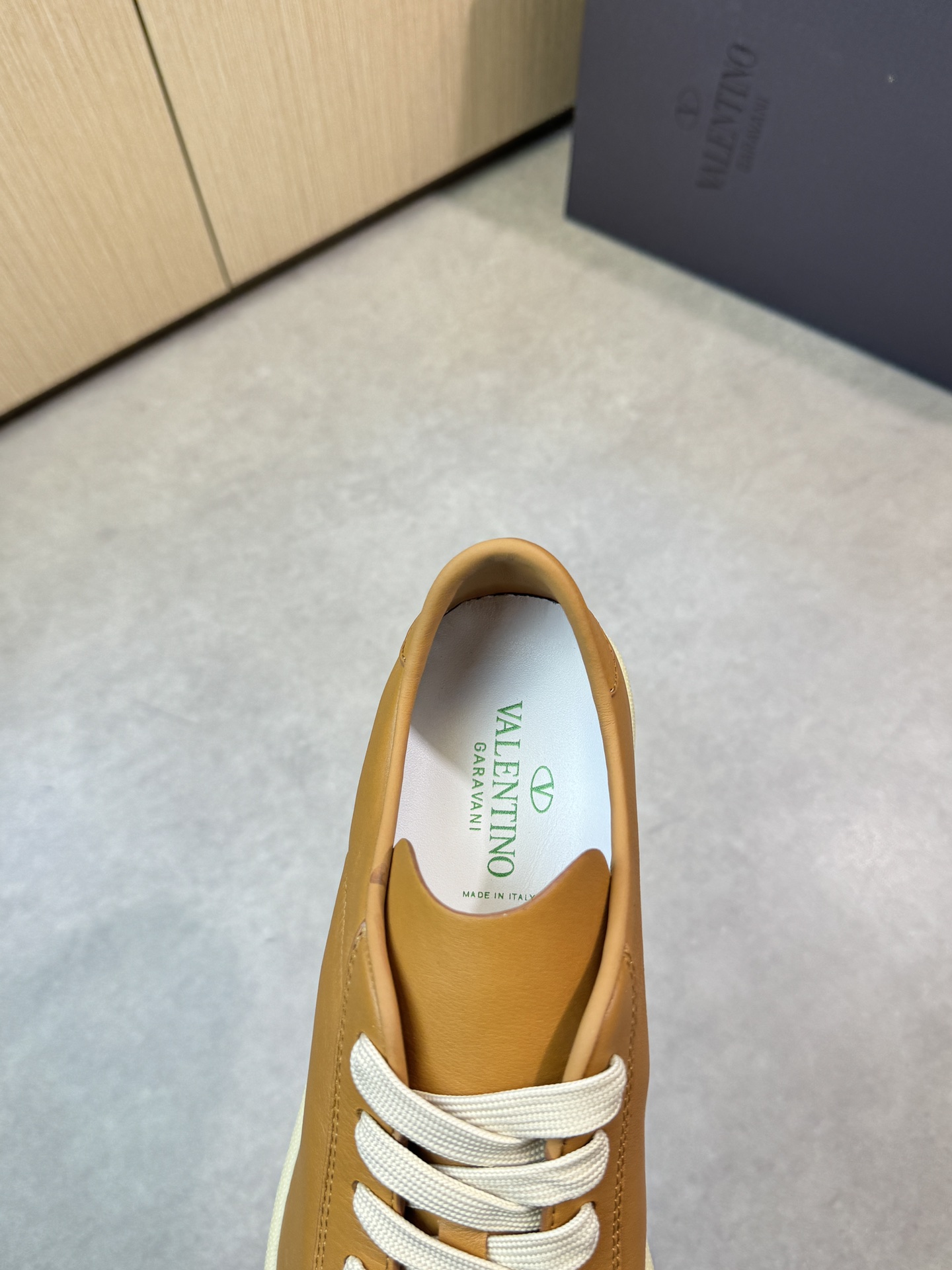 Valentino Leather Sneakers With Metal Hardware, Casual and High Quality 8 i1744133273 1816 6