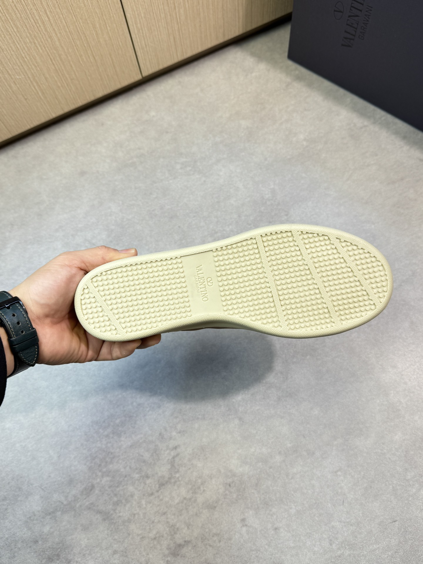 Valentino Leather Sneakers With Metal Hardware, Casual and High Quality 10 i1744133273 4082 8