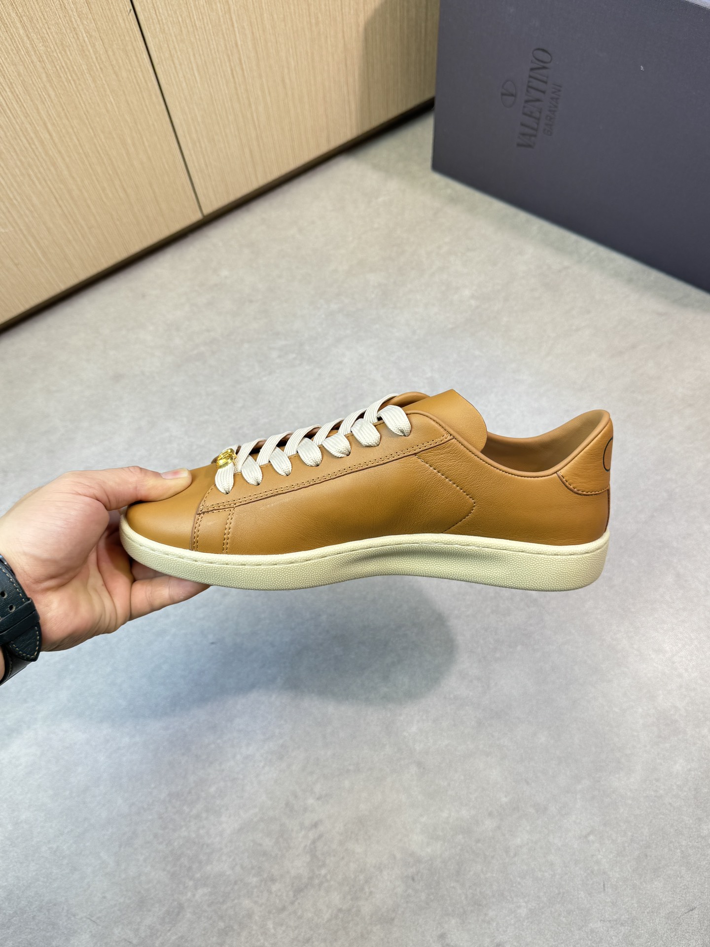 Valentino Leather Sneakers With Metal Hardware, Casual and High Quality 6 i1744133273 666 4