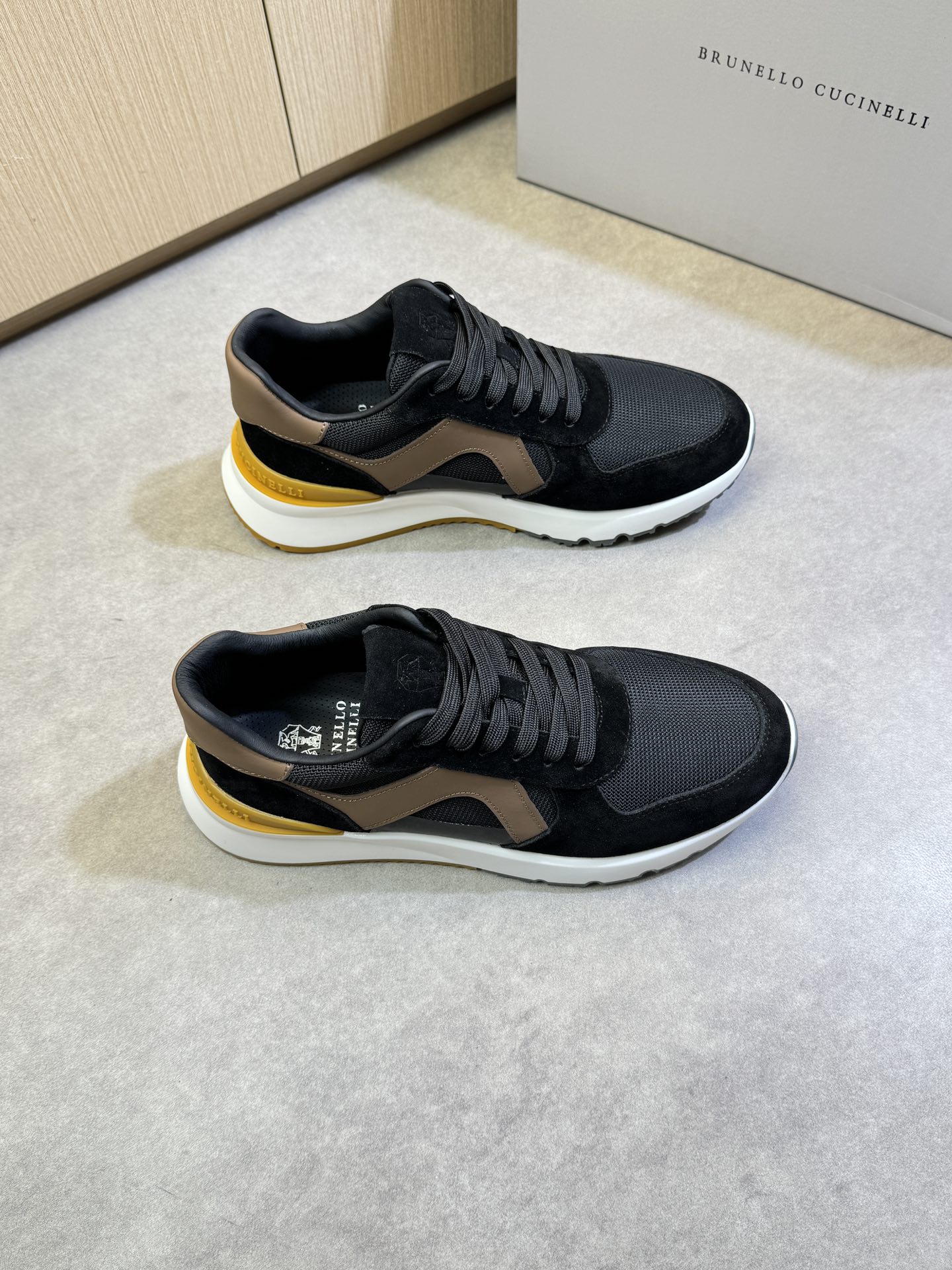 NO:277140,【Brunello Cucinelli】Brunello Cucinelli - High-end quality Original single casual sneakers - Upper imported Napa calfskin, reverse velvet calfskin, brand high mercerized canvas, tongue. Heel; air-pressed silk screen printing brand Logo totem - inner water dyed cowhide - outsole ultra-light TPU·rubber; two-color molded outsole - ultra-high quality control·fine workmanship highlighting (high-end, noble, grade) -Size 39-44 (38,45, custom made)·BC0186,,brunello cucinelli,sneakers,cowhide19860909【 Brunello Cucinelli】布鲁内洛·库奇内利  -高端品质 原单休闲运动鞋 -鞋面进口纳帕小牛皮、反绒小牛皮、品牌高丝光帆布、鞋舌.后跟；空压丝印品牌Logo图腾 -内里水染牛皮 -大底超轻TPU·橡胶；双色成型大底 -超高品控·做工精细凸显(高端·贵气·档次) -Size 39-44（38,45,可订做)·BC0186,,brunello cucinelli,sneakers,cowhide,Men's shoes