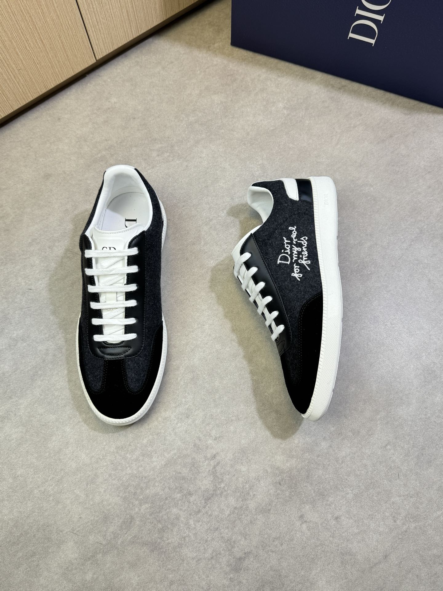 Dior Men's Casual Sneakers Nappa Calfskin Suede Logo Lace-Up Shoes 3 i1744221083 1347 1