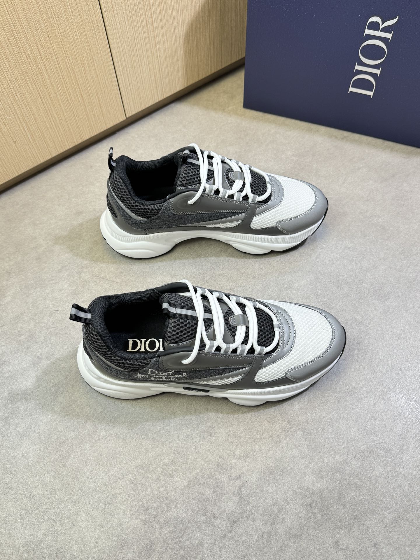 Dior Men's B30 Casual Sneaker Nappa Calfskin and Mesh White/Gray Size 39-44 1 Dior Men's B30 Casual Sneaker Nappa Calfskin and Mesh White/Gray Size 39-44