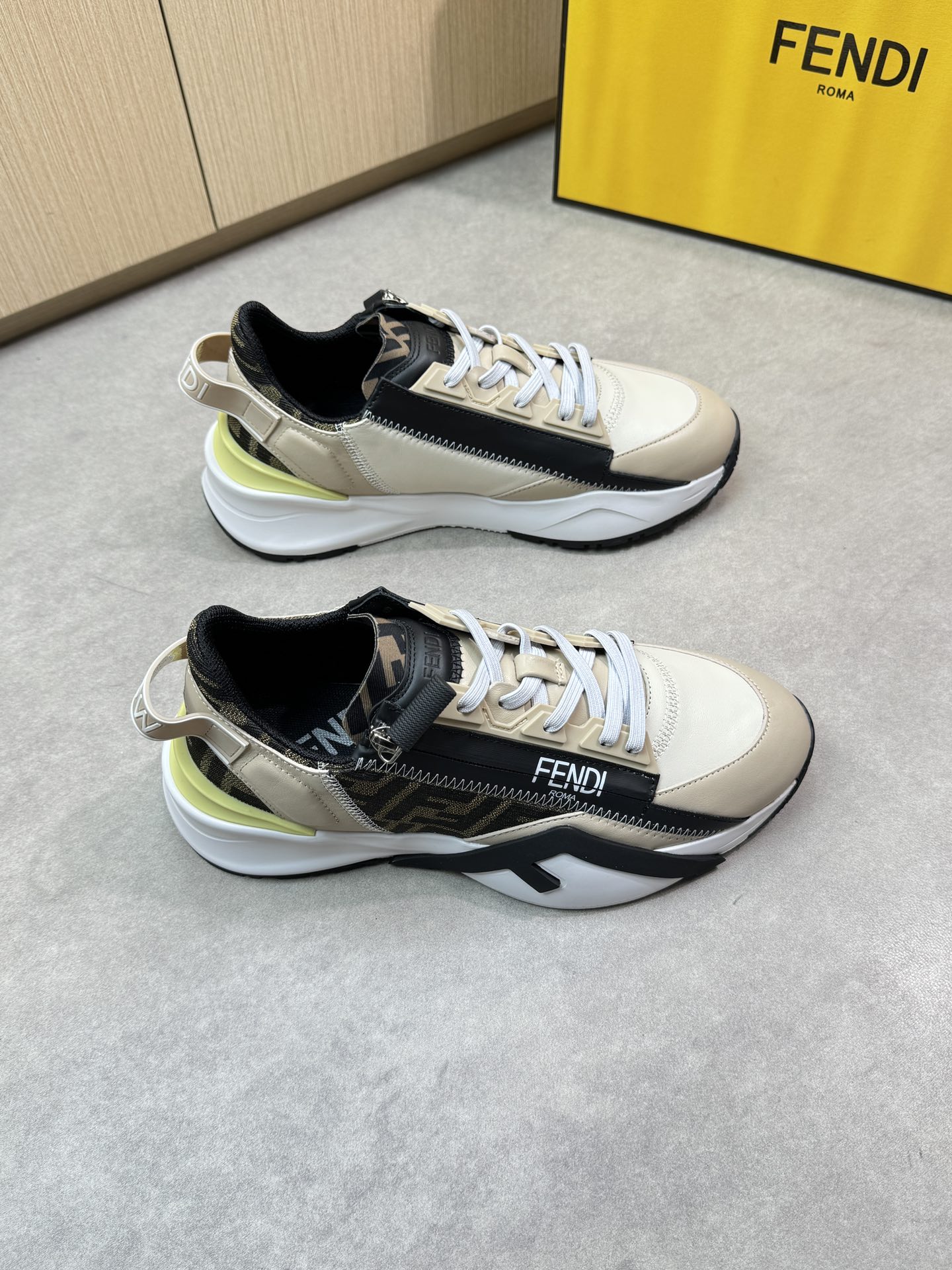 NO:278062,【Fendi】Fendi - High-end quality Original single casual sneakers - Upper Napa calfskin, brand totem cloth, brand plastic module, zipper silk screen brand logo - footbed brand canvas cloth - outsole ultralight TPU·rubber; combined molded outsole - ultra high quality control·fine workmanship highlighting (high-end, noble, grade) -Size 38-44 (45,46, custom made)·0131,,fendi,fendi,sneakers,cowhide19860909【Fendi】芬迪  -高端品质 原单休闲运动鞋 -鞋面纳帕小牛皮、品牌图腾布匹、品牌塑胶模块、拉链丝印品牌logo -垫脚品牌帆布布匹 -大底超轻TPU·橡胶；组合成型大底 -超高品控·做工精细凸显(高端·贵气·档次) -Size 38-44（45,46,可订做)·0131,,fendi,fendi,sneakers,cowhide,Men's shoes