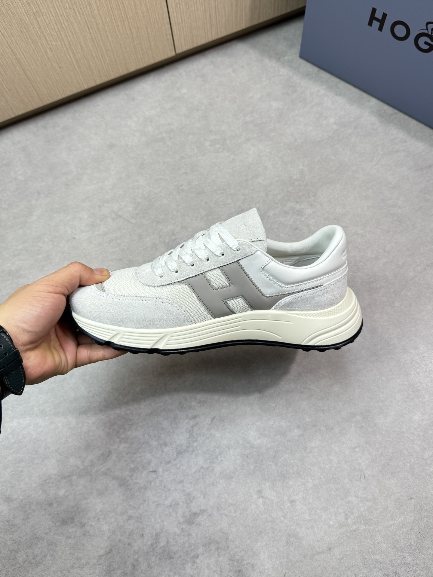 Hogan Luxury Leather Sneakers, Premium Quality, Comfortable, Sizes 39-44 6 i1744651561 1053 4