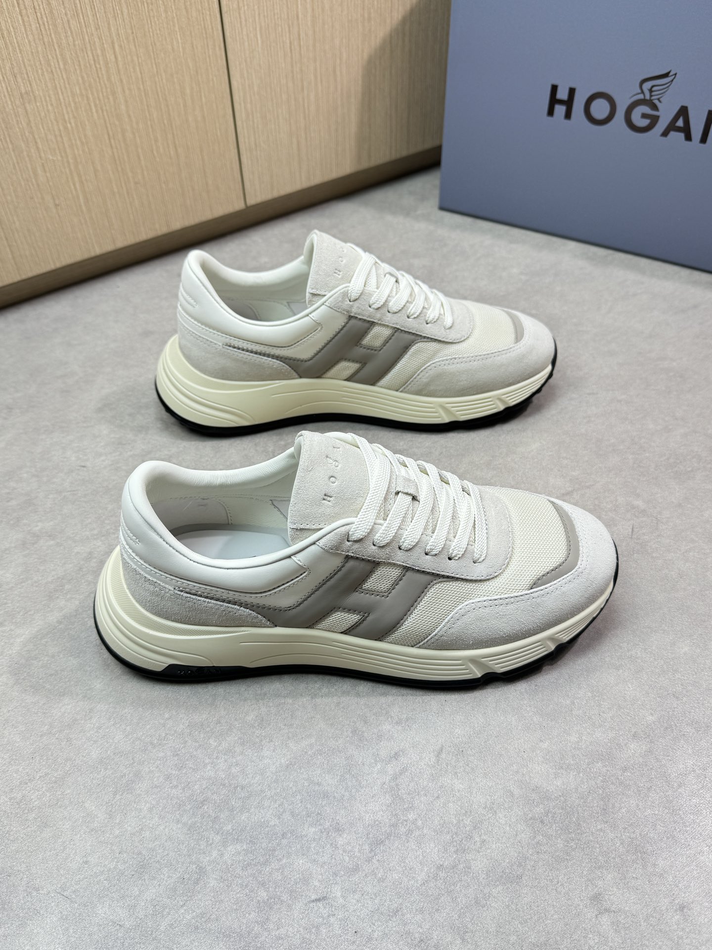 Hogan Luxury Leather Sneakers, Premium Quality, Comfortable, Sizes 39-44 2 i1744651561 6325 0