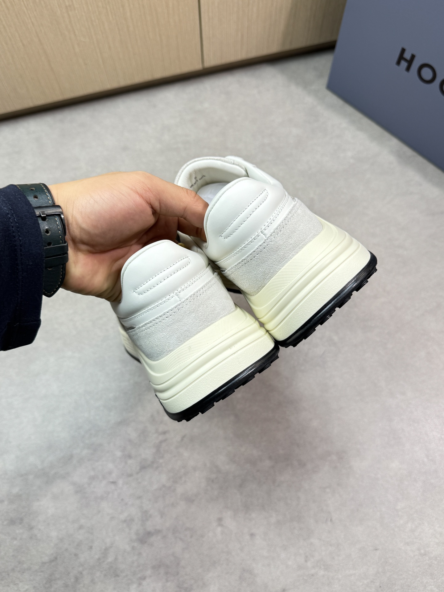 Hogan Luxury Leather Sneakers, Premium Quality, Comfortable, Sizes 39-44 9 i1744651561 6369 7