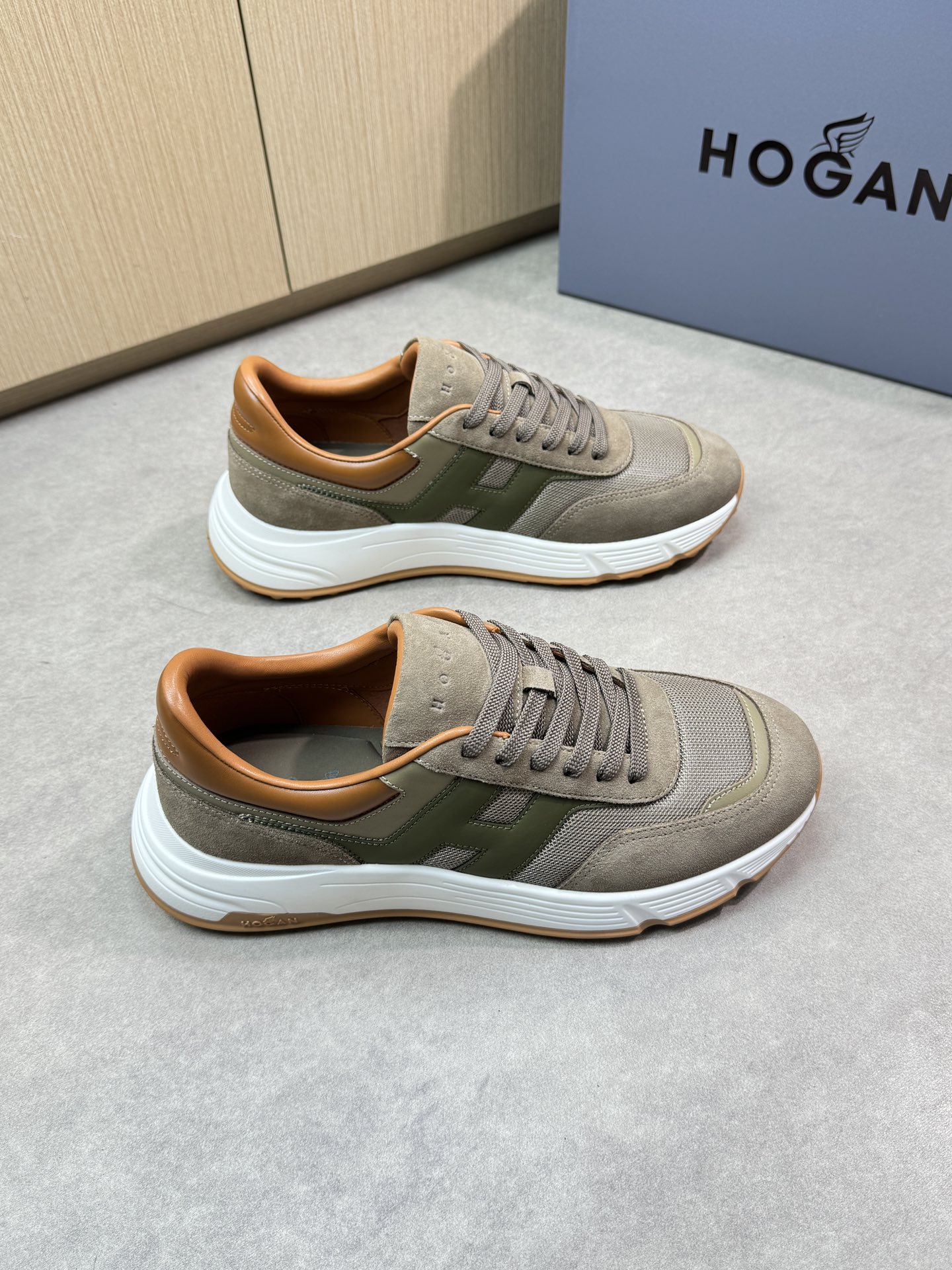 Hogan Men's Nappa Leather Sneakers with Iconic 'H' - Premium Quality 1 Hogan Men's Nappa Leather Sneakers with Iconic 'H' - Premium Quality