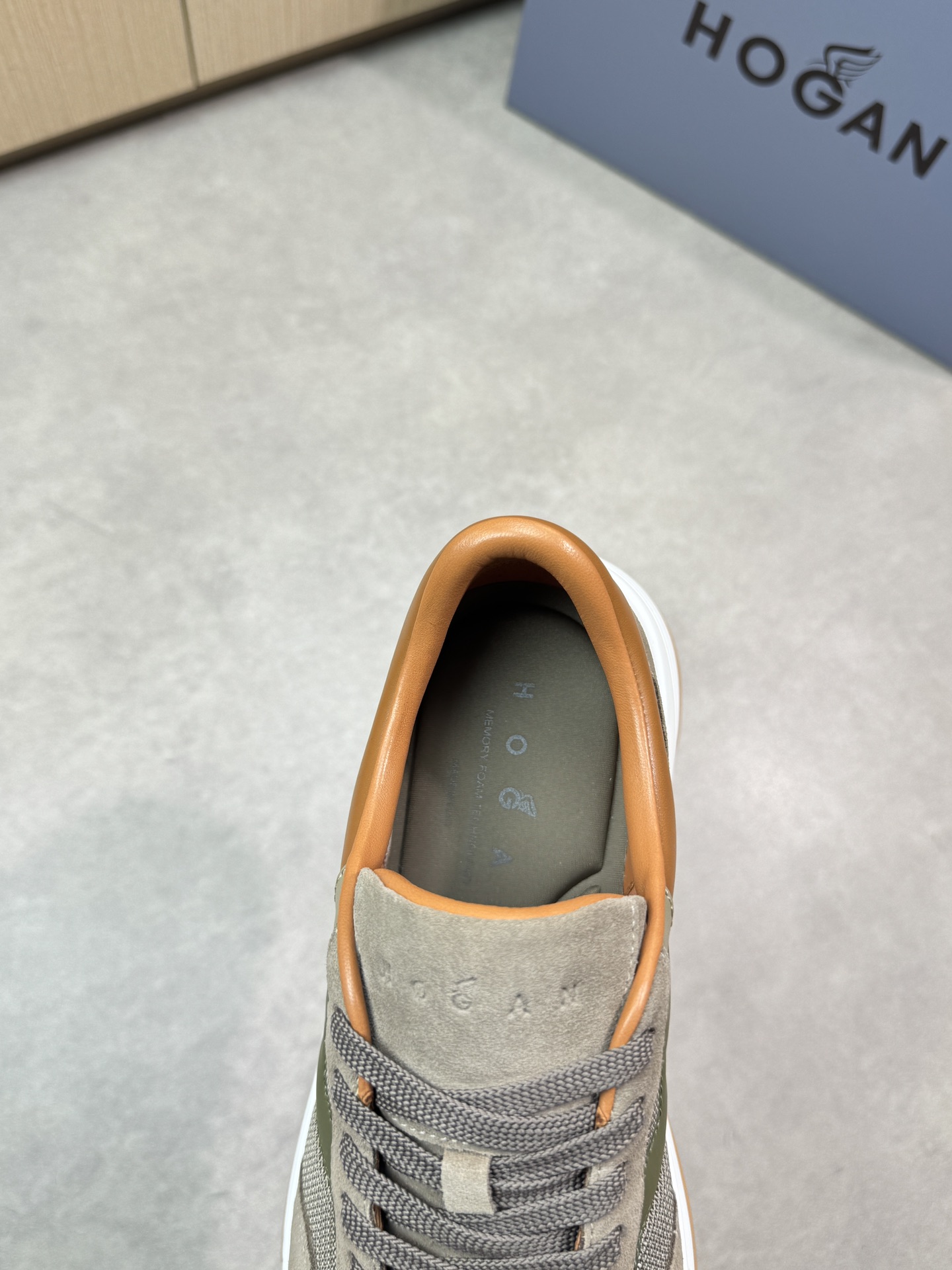 Hogan Men's Nappa Leather Sneakers with Iconic 'H' - Premium Quality 8 i1744651654 5020 6