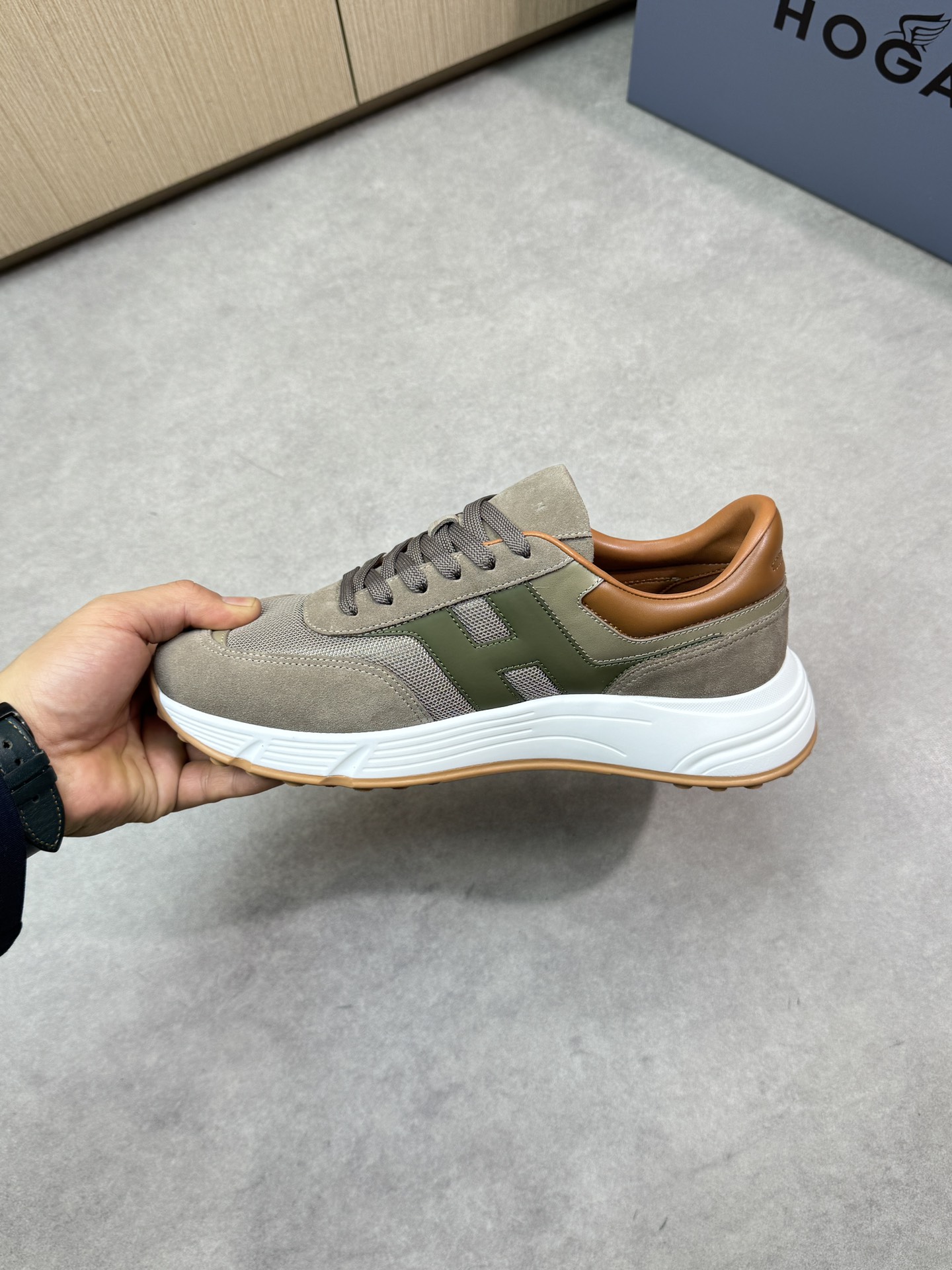 Hogan Men's Nappa Leather Sneakers with Iconic 'H' - Premium Quality 6 i1744651654 9339 4