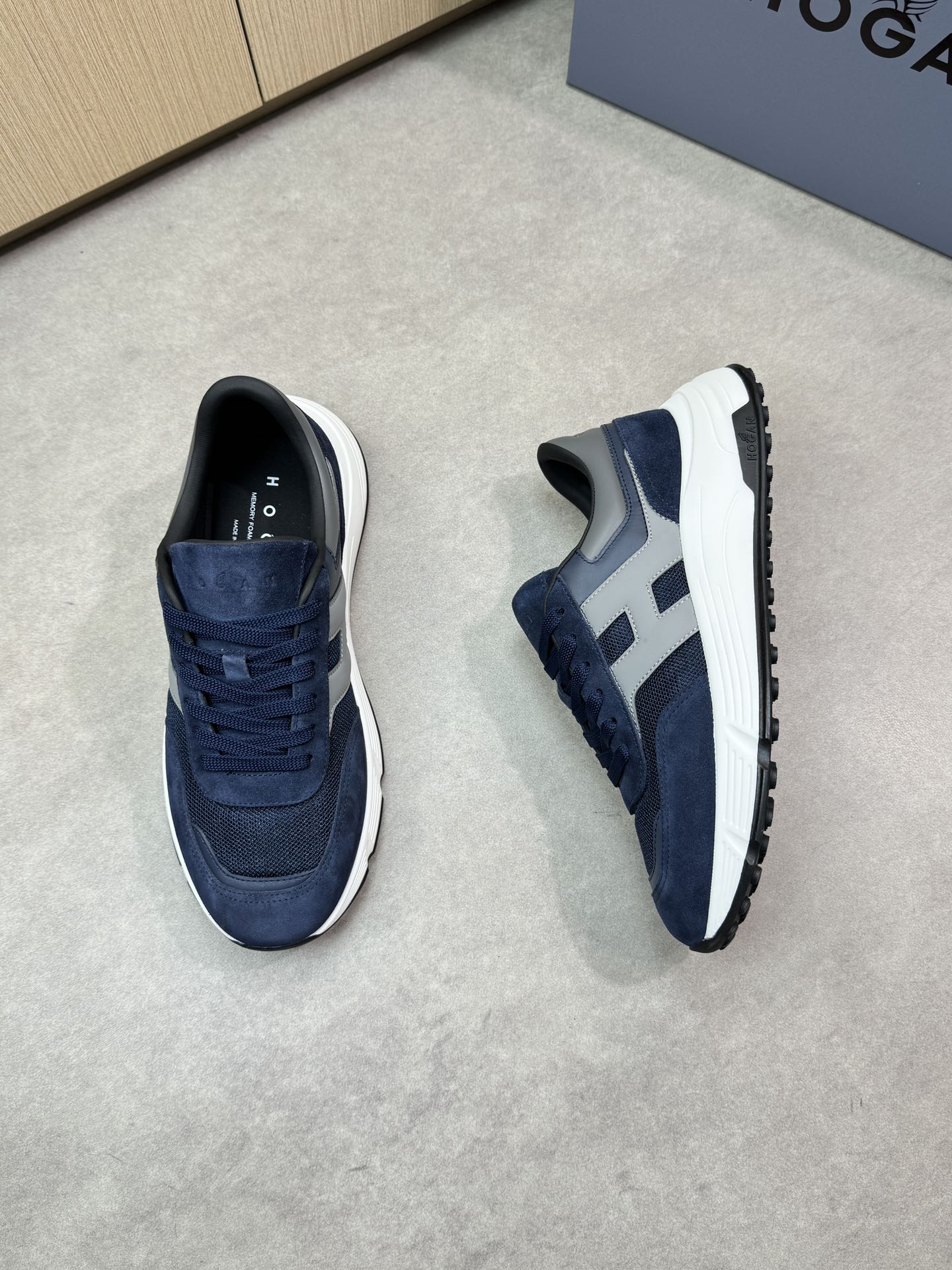 Hogan Luxury Leather Sneakers - Casual Walking Shoes for Men, Sizes 39-44 3 i1744651670 420 1