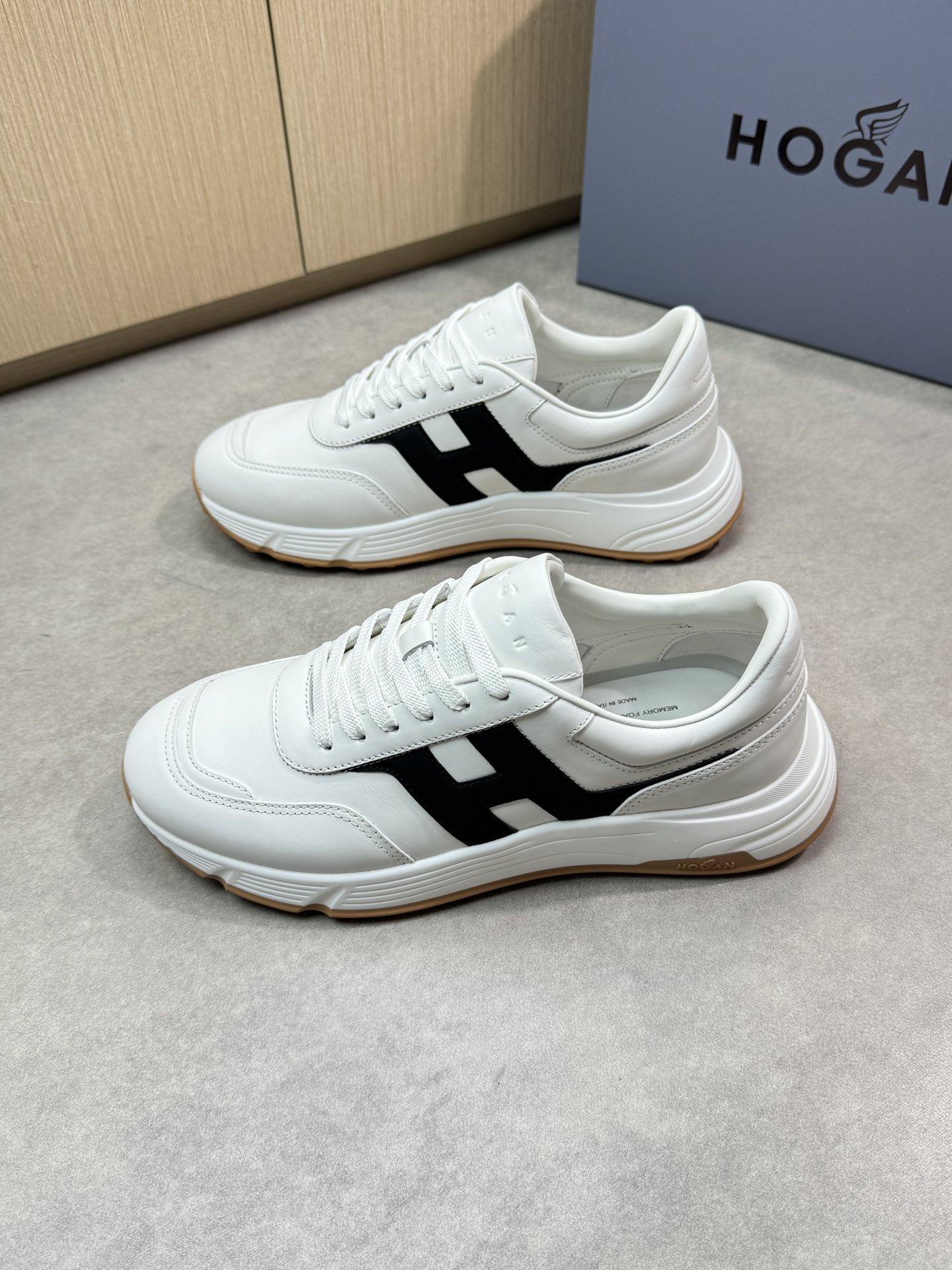 Hogan Luxury Leather Sneakers with Signature 'H' - Premium Quality 4 i1744651776 38 2